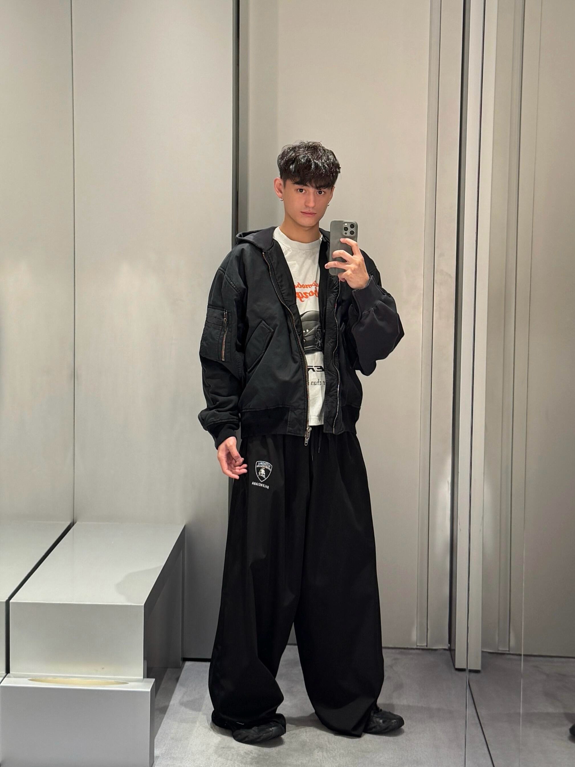 Balenciaga / 巴黎世家 25Fw 
兰博基尼梭织套装 上身咨询图ℹ️
