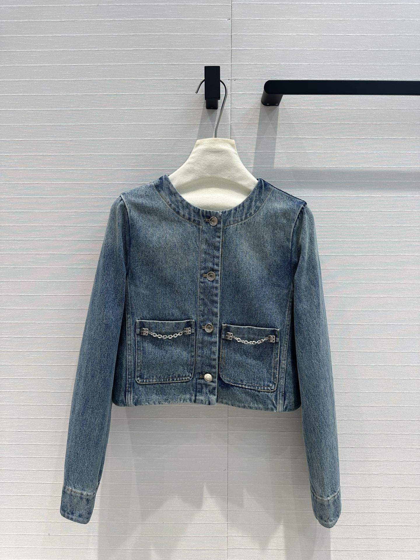 Stylish One-Size-Fits-All Cowboy Pack-Up with Custom Hardware Accessories. - 图片 1