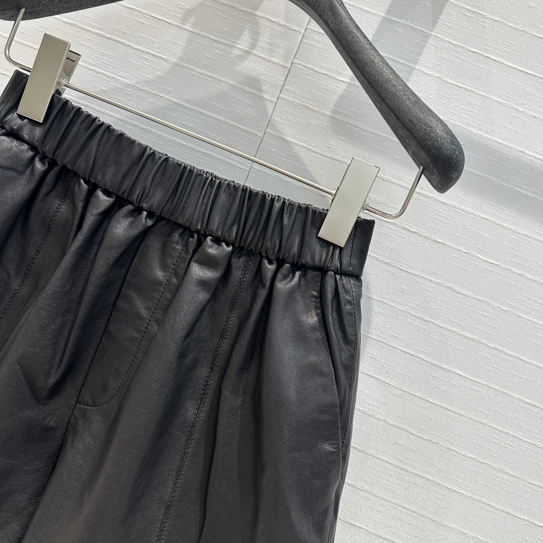 Herm’s Premium Sheep-Skin Shorts: High-Quality Elegance for All Sizes - 图片 4