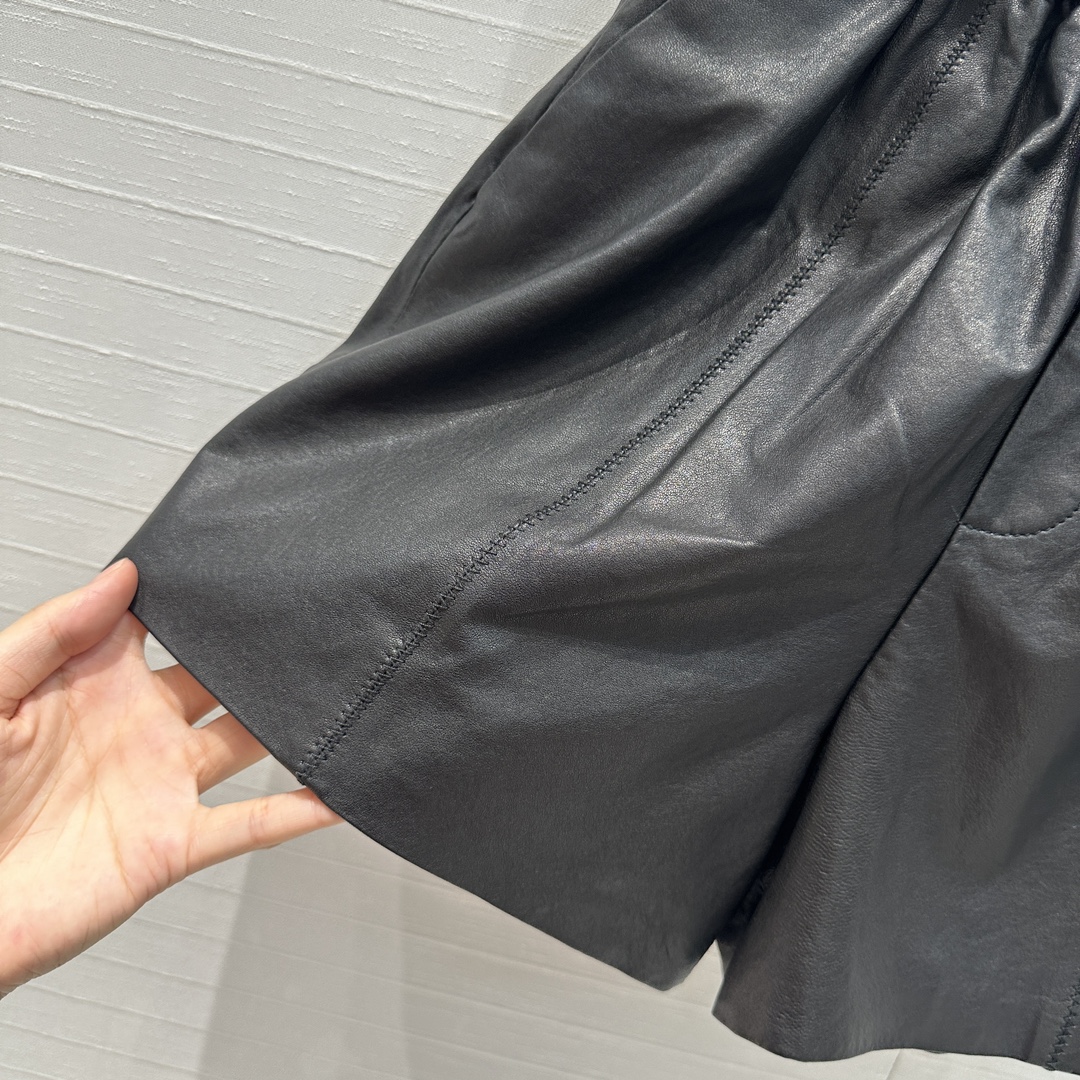 Herm’s Premium Sheep-Skin Shorts: High-Quality Elegance for All Sizes - 图片 6
