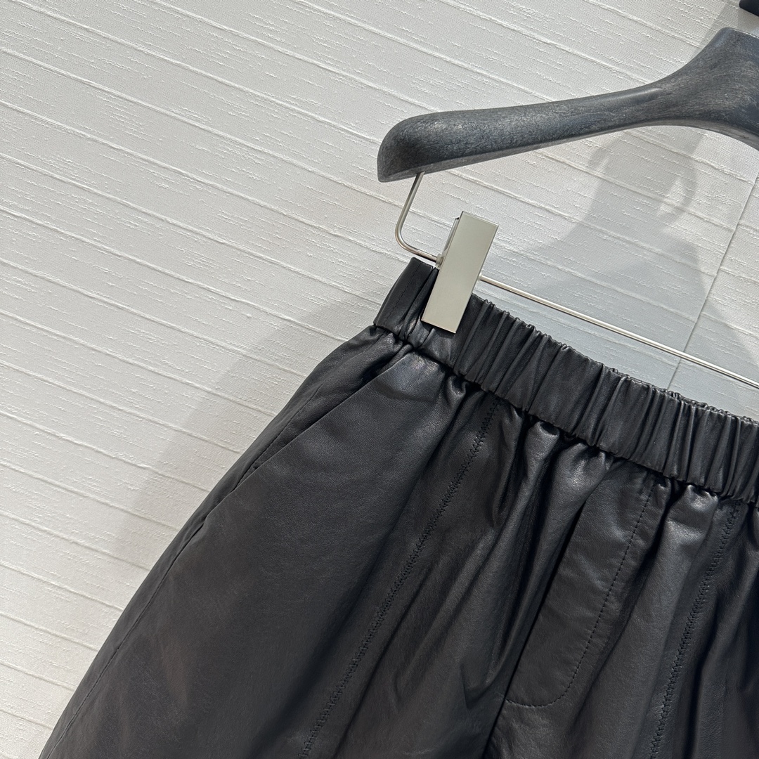 Herm’s Premium Sheep-Skin Shorts: High-Quality Elegance for All Sizes - 图片 3
