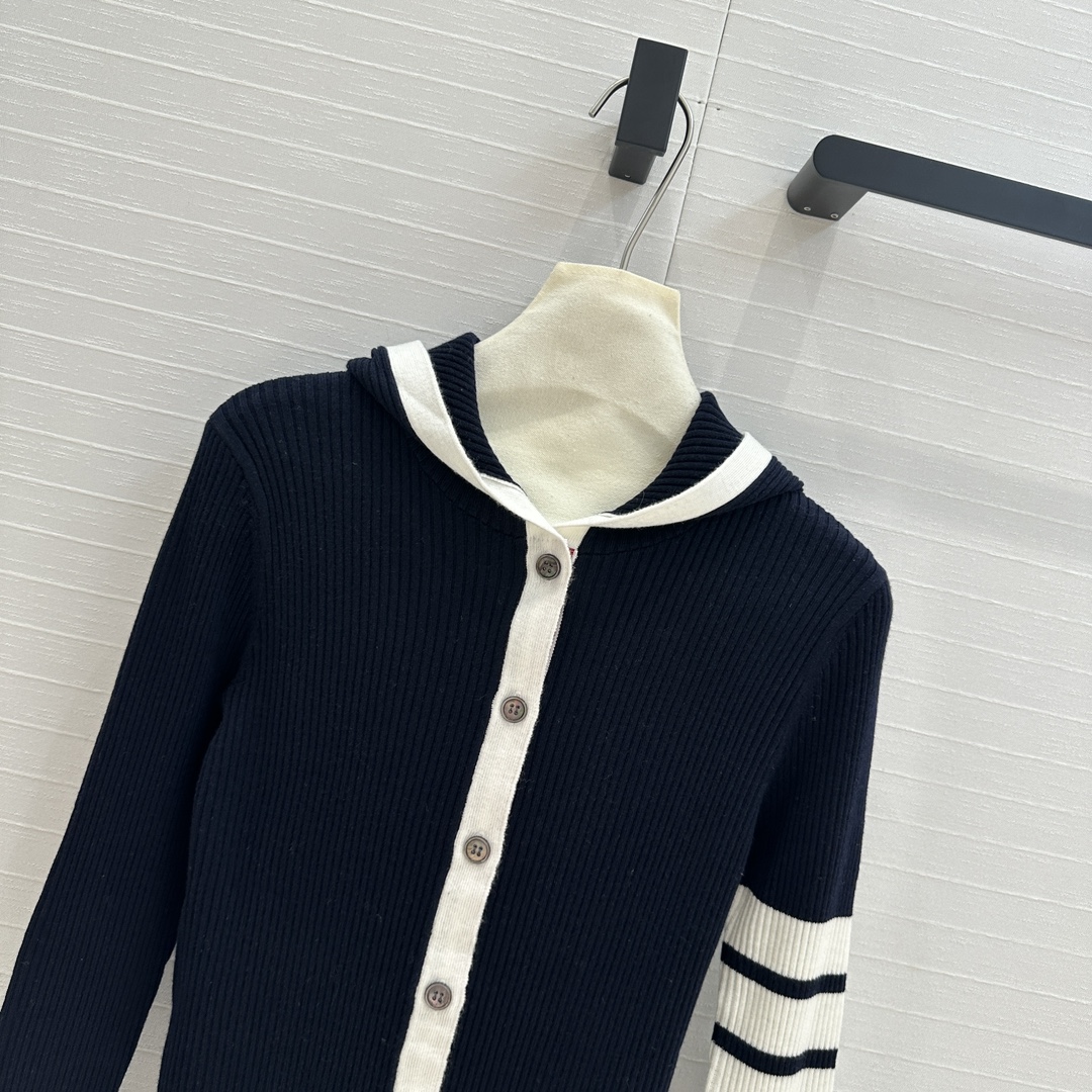 New 24-Year-Old Female Suit: Classic Model, High Quality, Two-Colored, Big Roll - 图片 3
