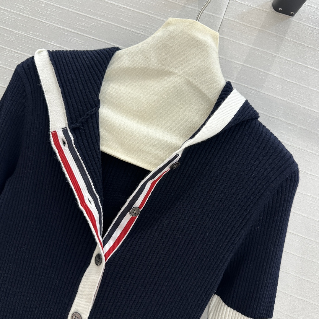 New 24-Year-Old Female Suit: Classic Model, High Quality, Two-Colored, Big Roll - 图片 5