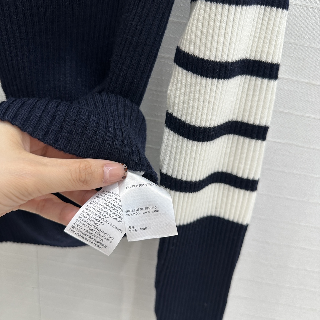 New 24-Year-Old Female Suit: Classic Model, High Quality, Two-Colored, Big Roll - 图片 8