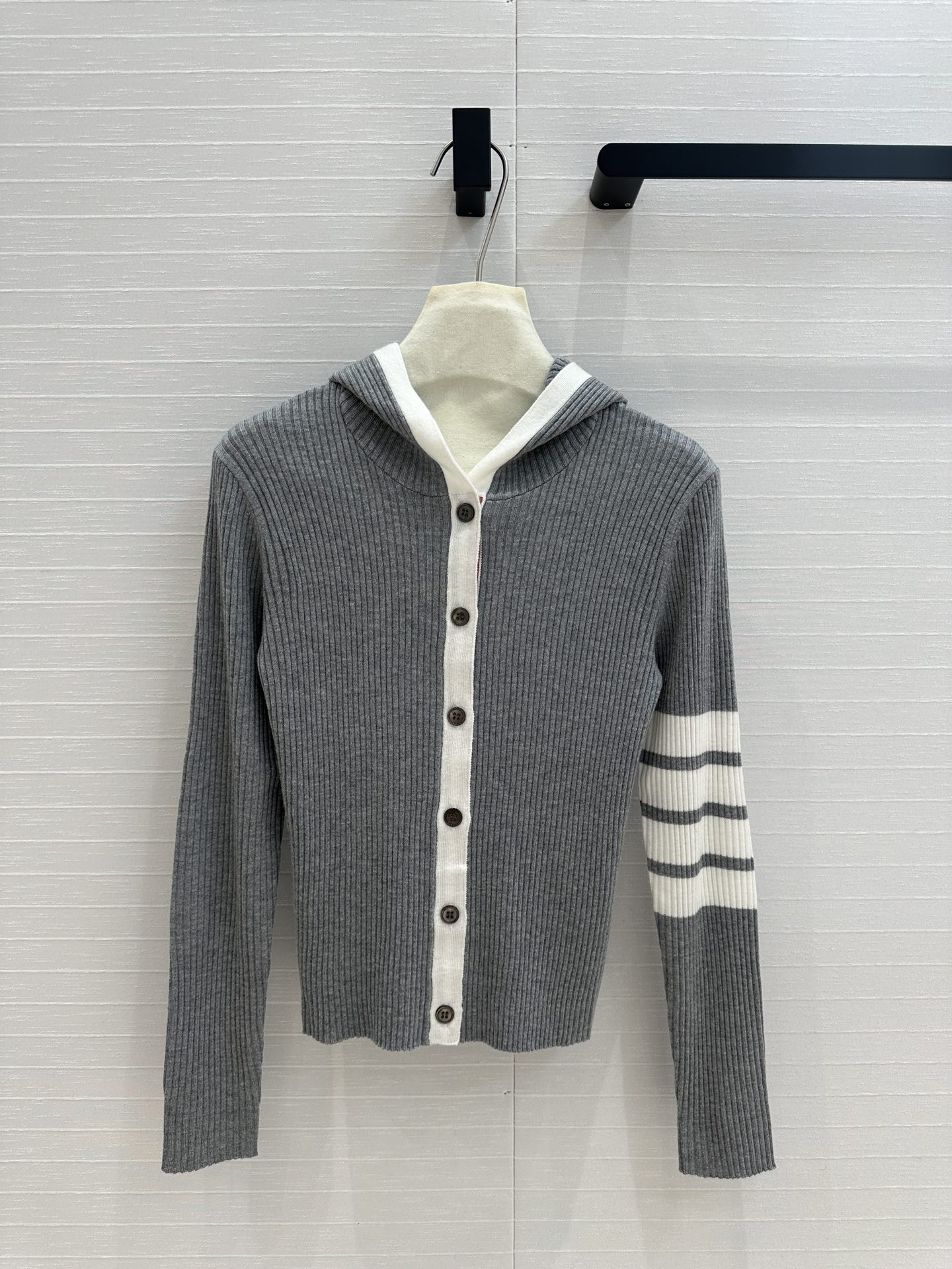 New 24-Year-Old Wool Needle Suit: Classic Style with Quality Details - 图片 2