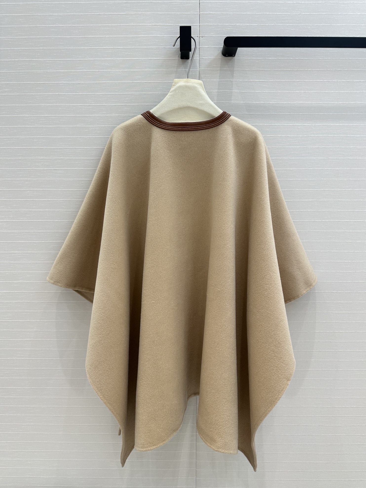 独家首发❤️高端品质！Loro Piana高奢老钱风！重工真皮包边工艺羊绒披肩大围巾斗篷！进口100%绵