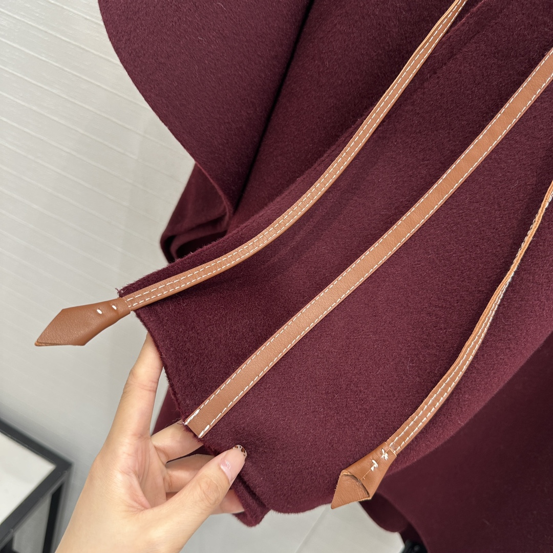 独家首发❤️高端品质！Loro Piana高奢老钱风！重工真皮包边工艺羊绒披肩大围巾斗篷！进口100%绵