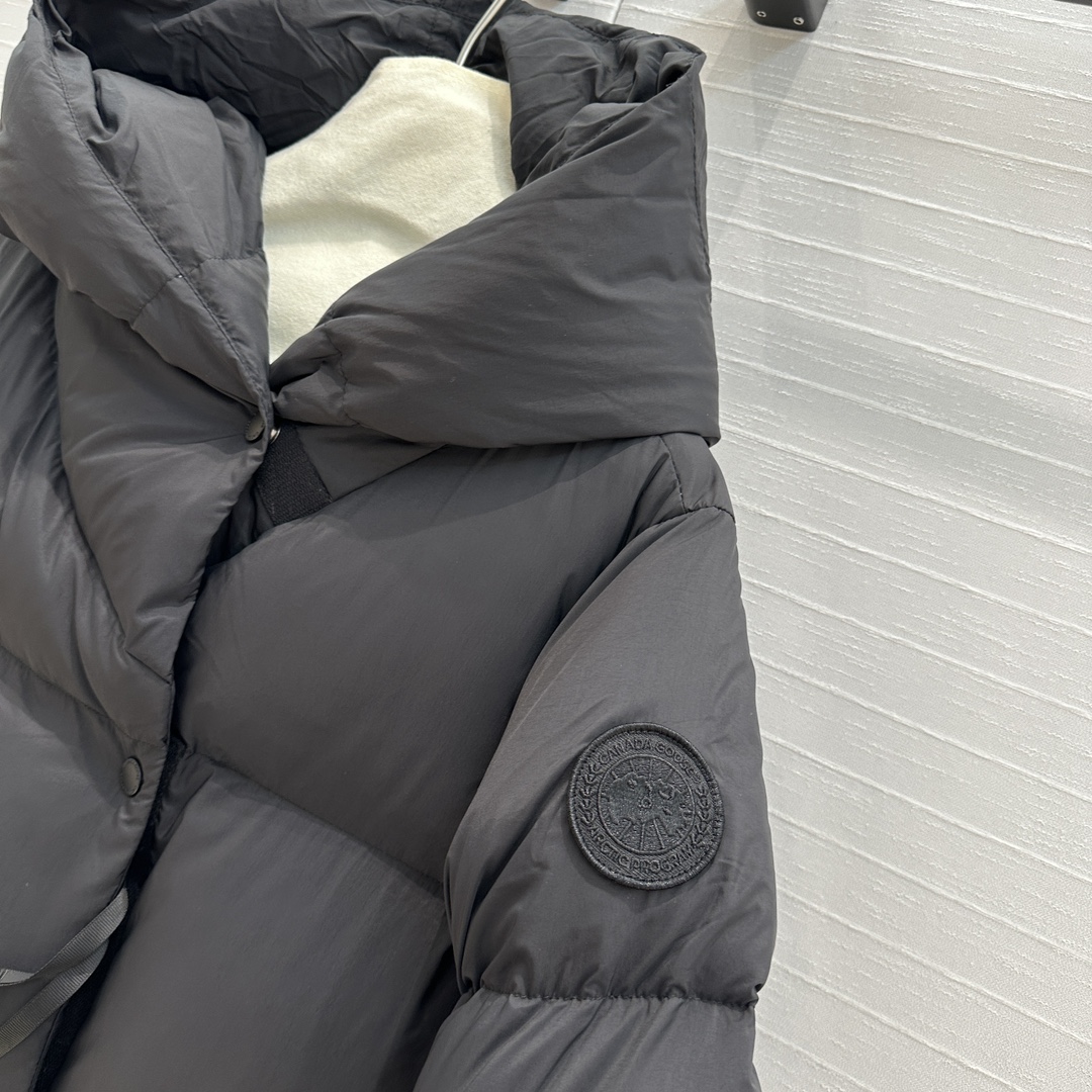 高端原单品质！Canad* Goos*秋冬连帽短款面包羽绒服！定制五金配件所有细节处理全面到位 ！简约流