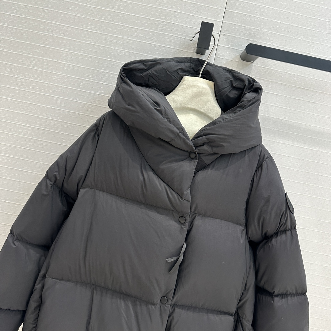 高端原单品质！Canad* Goos*秋冬连帽短款面包羽绒服！定制五金配件所有细节处理全面到位 ！简约流