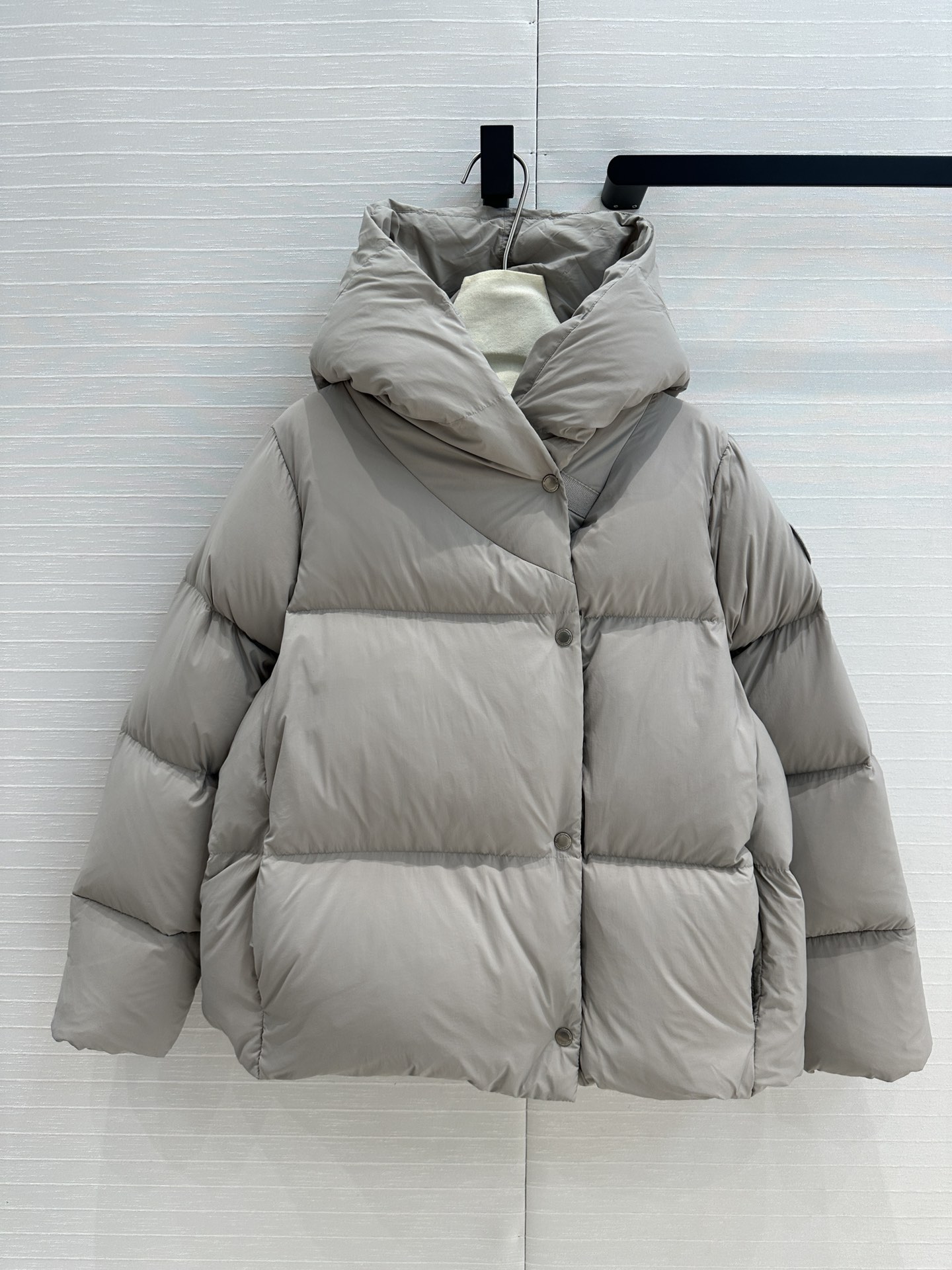 High-End Custom Winter Hat: Elegant One-Man-Woman Suit with Premium Quality Feathers
