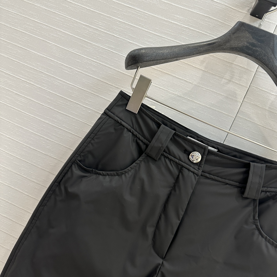 强烈推荐❤️Cha*秋冬coco滑雪系列！保暖度爆棚的运动休闲羽绒裤，防风束口裤脚设计，菱格压线口袋。直