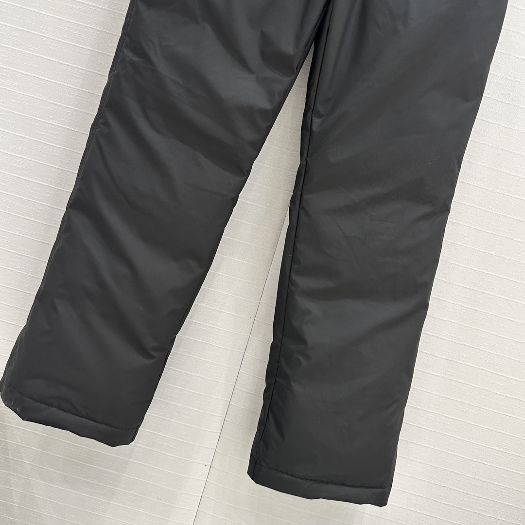 强烈推荐❤️Cha*秋冬coco滑雪系列！保暖度爆棚的运动休闲羽绒裤，防风束口裤脚设计，菱格压线口袋。直