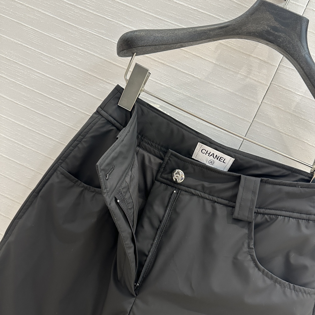 强烈推荐❤️Cha*秋冬coco滑雪系列！保暖度爆棚的运动休闲羽绒裤，防风束口裤脚设计，菱格压线口袋。直