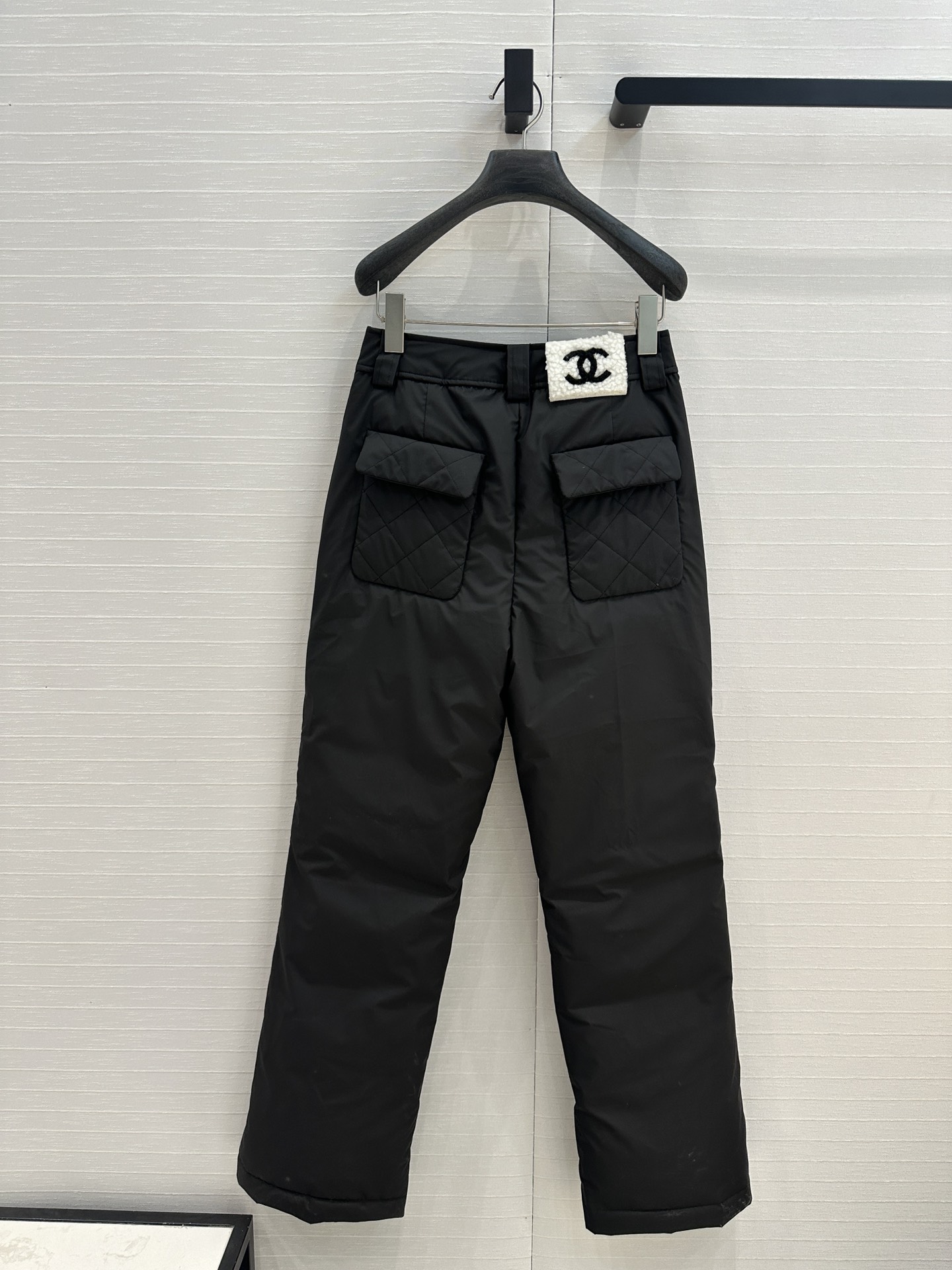 强烈推荐❤️Cha*秋冬coco滑雪系列！保暖度爆棚的运动休闲羽绒裤，防风束口裤脚设计，菱格压线口袋。直