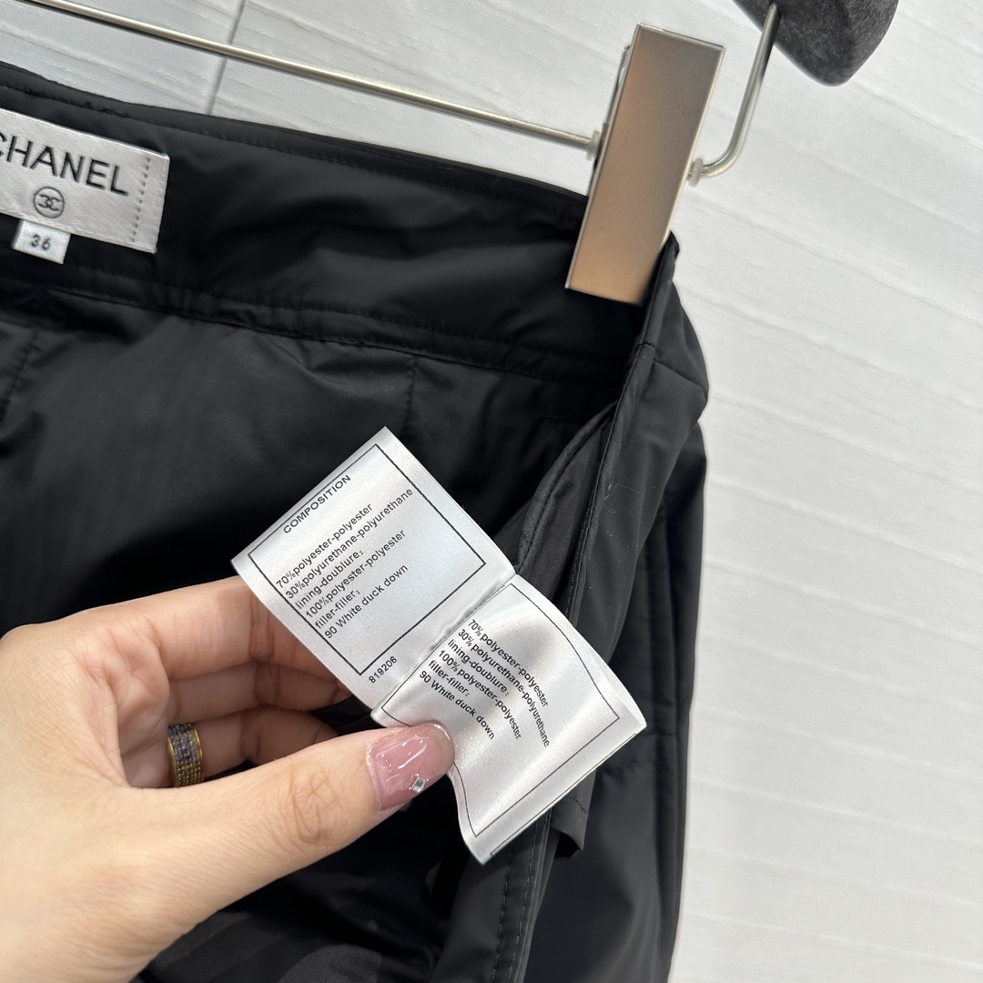 强烈推荐❤️Cha*秋冬coco滑雪系列！保暖度爆棚的运动休闲羽绒裤，防风束口裤脚设计，菱格压线口袋。直