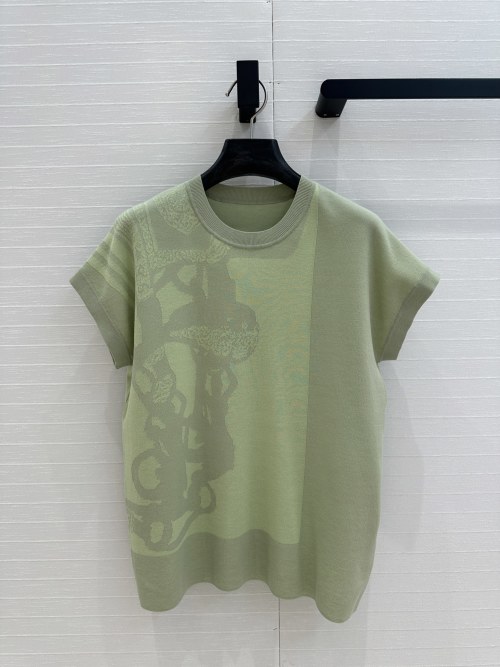 Elegant Green Knitted Short Sleeve Top with 'Harnais' Pattern 1 Elegant Green Knitted Short Sleeve Top with 'Harnais' Pattern
