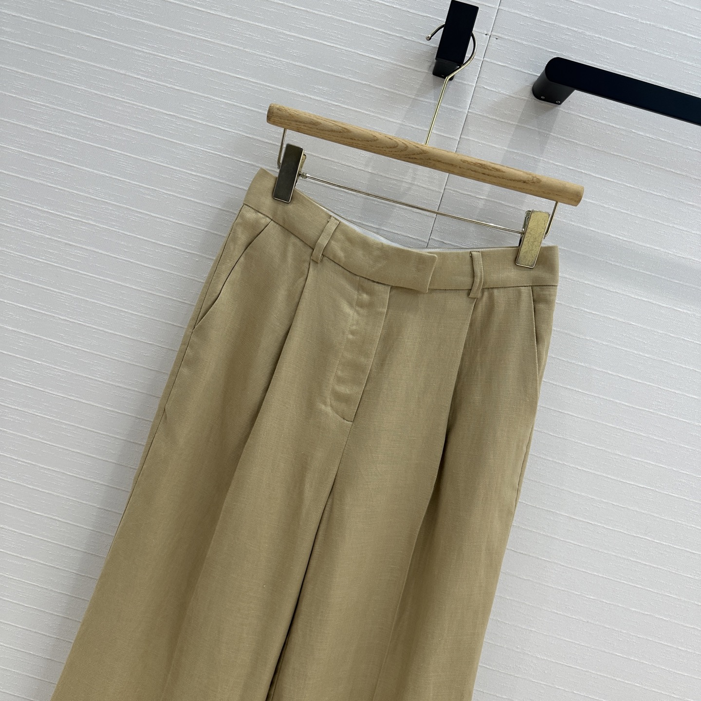 独家首发❤️Bc 25s早春新品，亚麻高腰褶裥西裤！老钱慵懒通勤随性的高级单品。笔挺却不厚重，舒服的不想