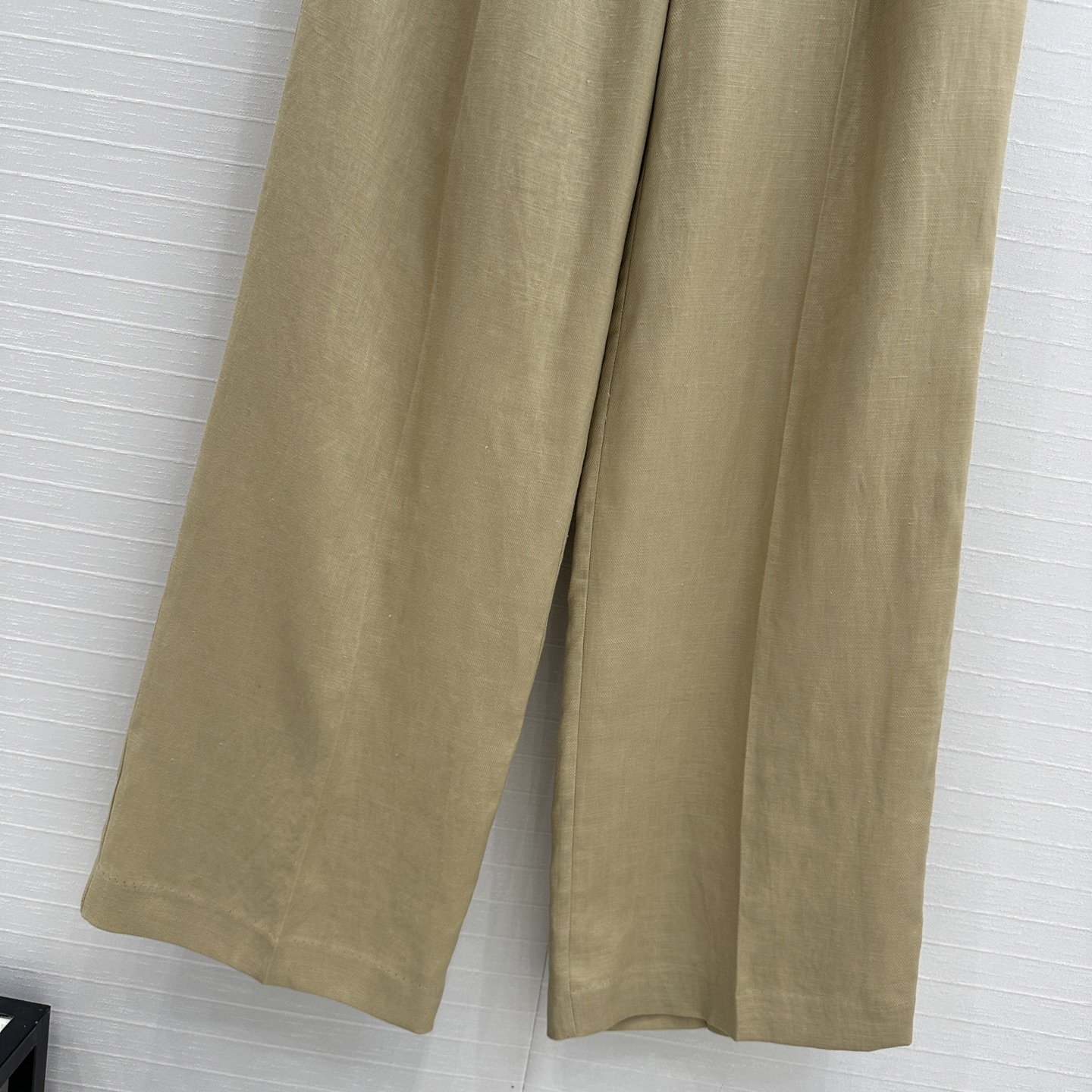 独家首发❤️Bc 25s早春新品，亚麻高腰褶裥西裤！老钱慵懒通勤随性的高级单品。笔挺却不厚重，舒服的不想