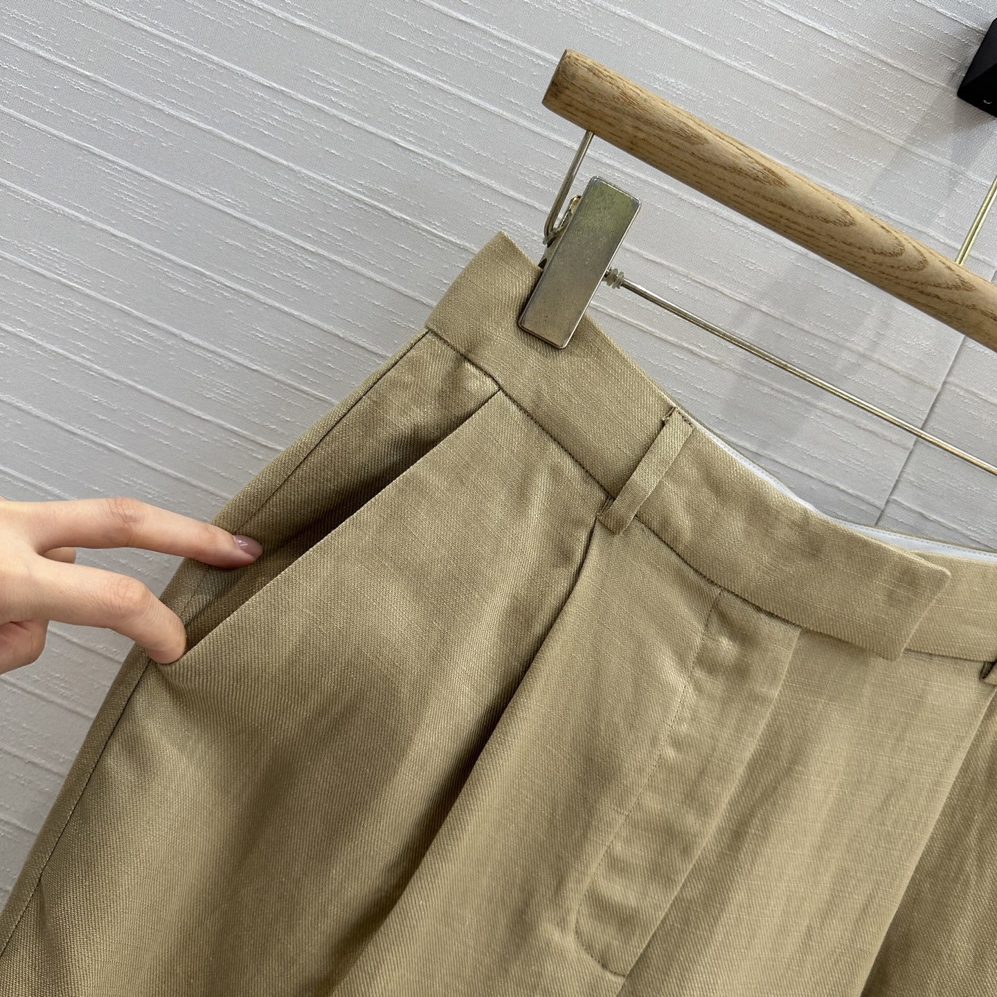 独家首发❤️Bc 25s早春新品，亚麻高腰褶裥西裤！老钱慵懒通勤随性的高级单品。笔挺却不厚重，舒服的不想