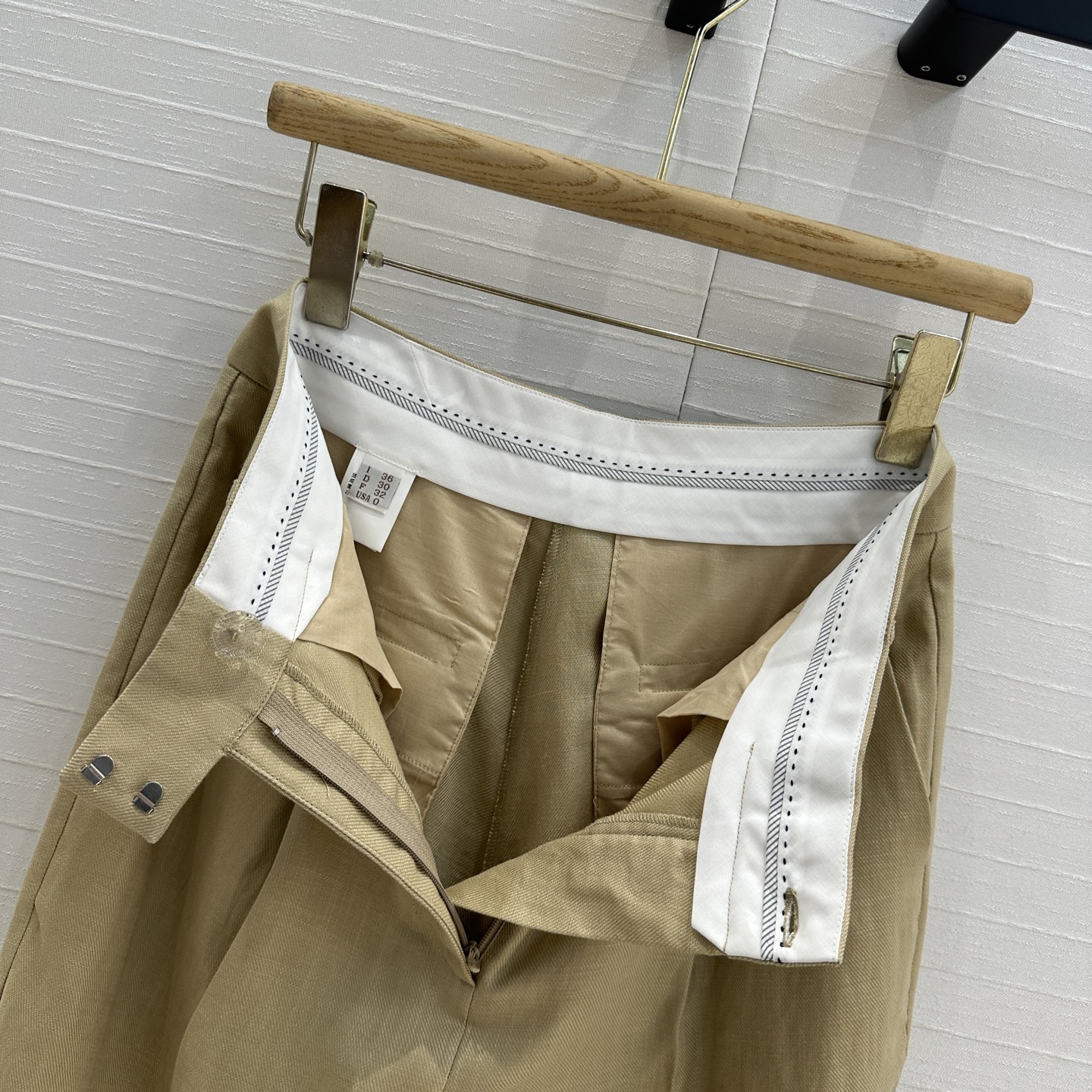 独家首发❤️Bc 25s早春新品，亚麻高腰褶裥西裤！老钱慵懒通勤随性的高级单品。笔挺却不厚重，舒服的不想