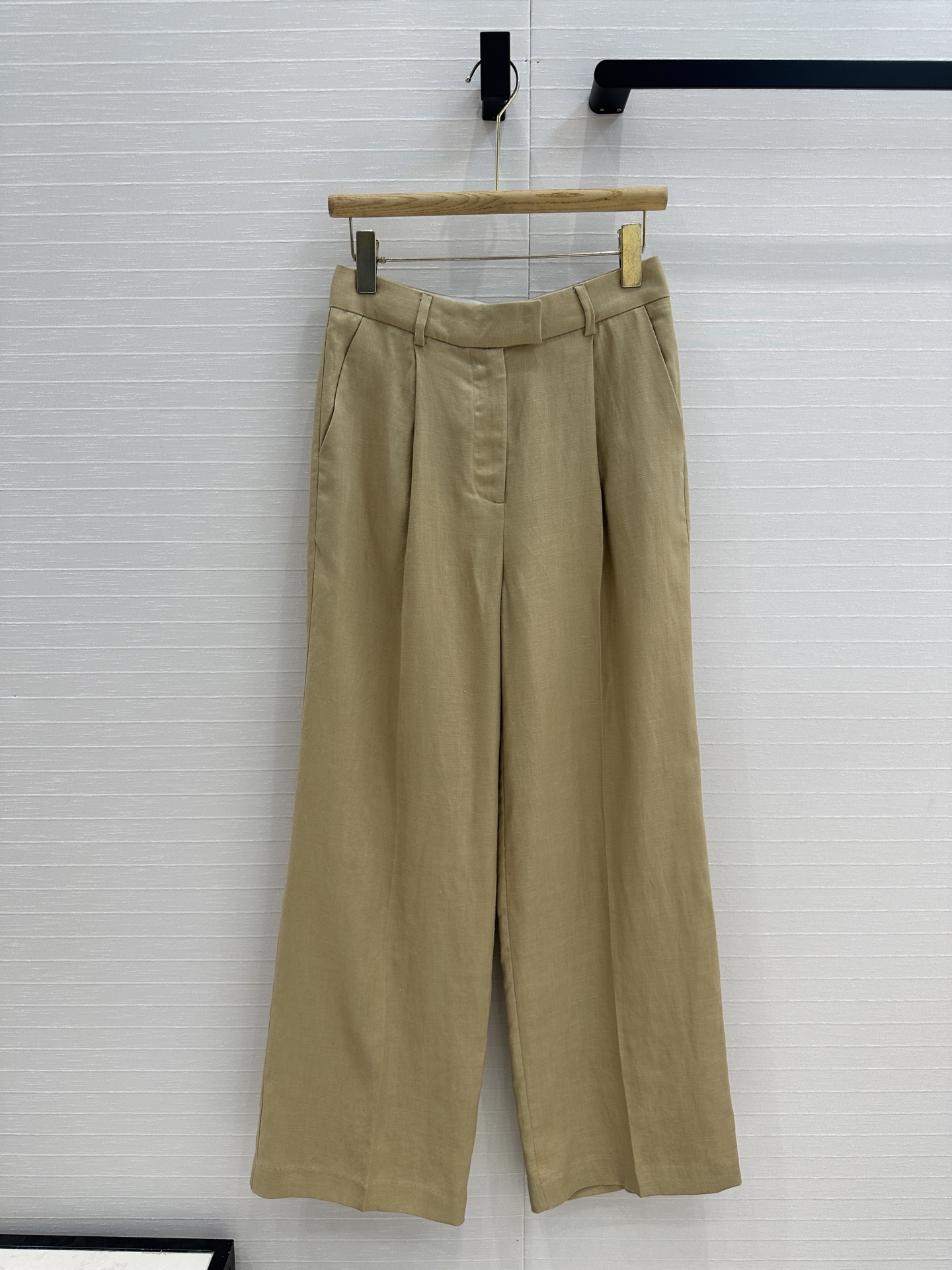 独家首发❤️Bc 25s早春新品，亚麻高腰褶裥西裤！老钱慵懒通勤随性的高级单品。笔挺却不厚重，舒服的不想