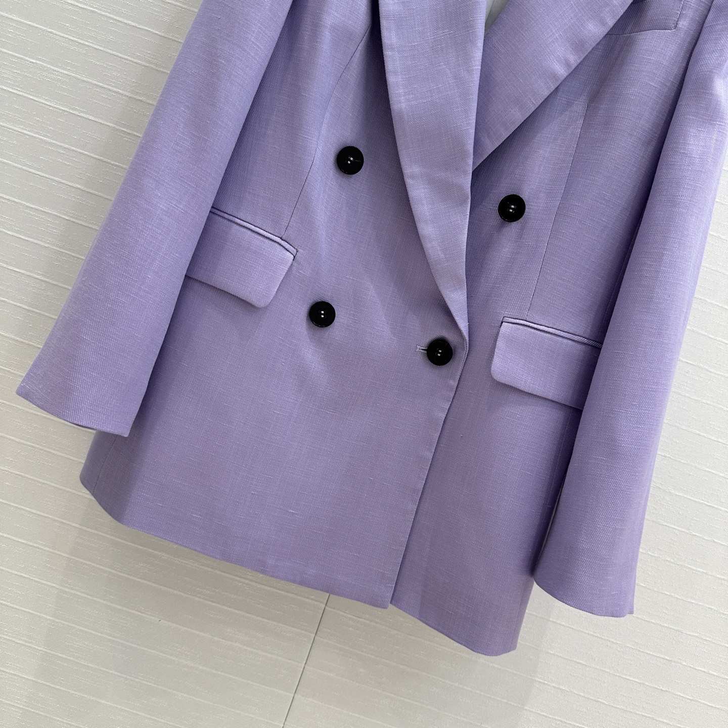 独家首发，原单品质❤️BC高智感穿搭！浪漫的莫奈紫西装外套！独家定染亚麻面料质感挺阔舒适，经典双排扣设计