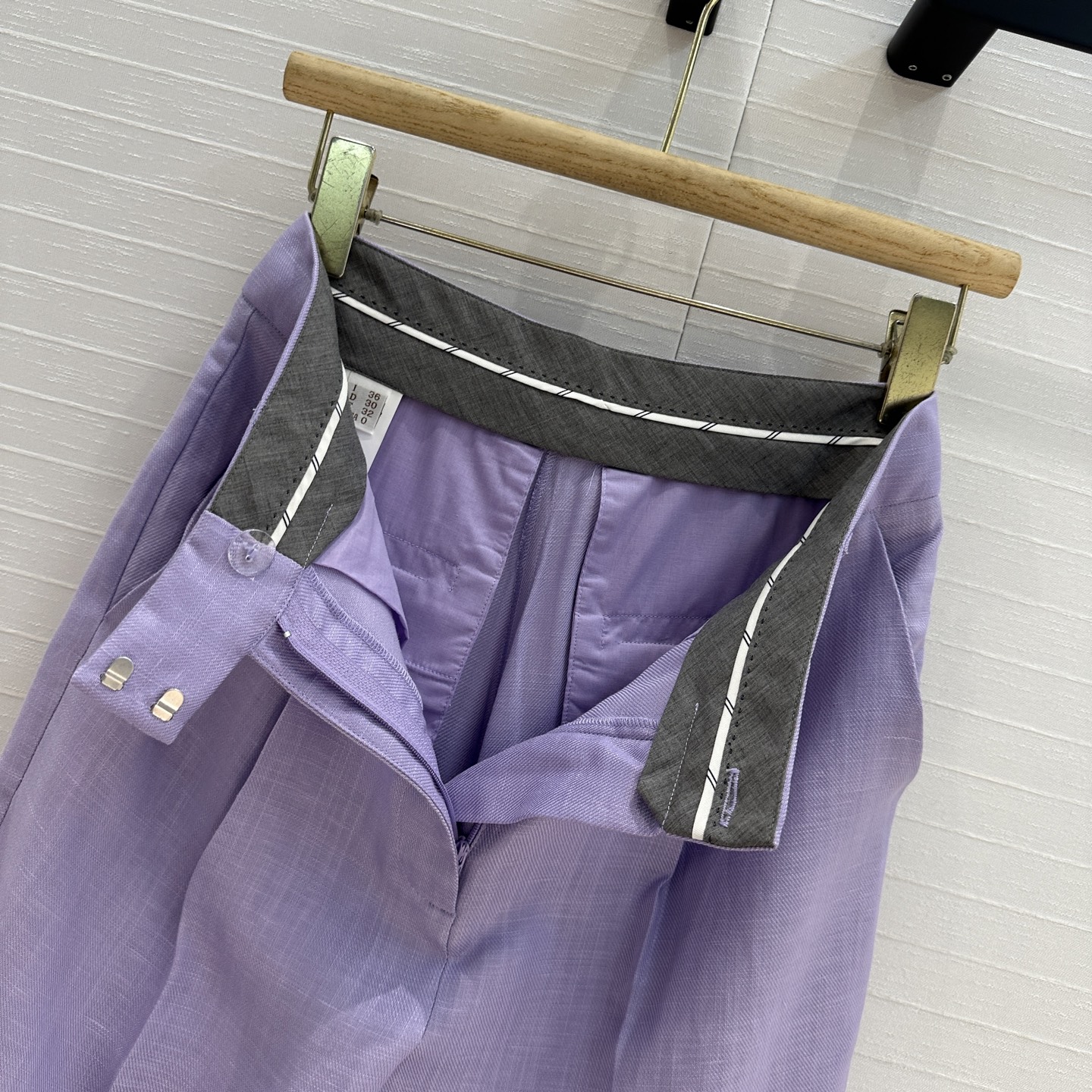 独家首发❤️Bc 25s新品，浪漫的莫奈紫高腰褶裥西裤！老钱慵懒通勤随性的高级单品。笔挺却不厚重，舒服的