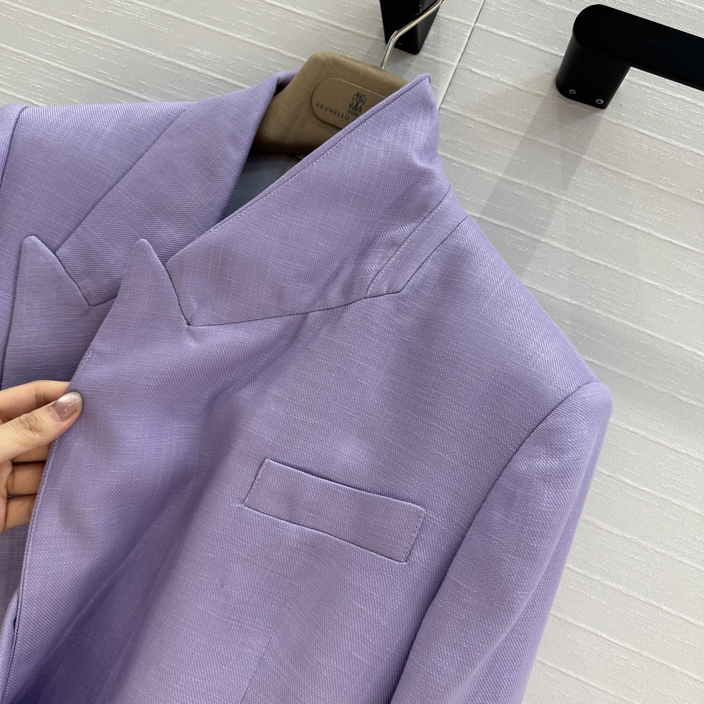 独家首发，原单品质❤️BC高智感穿搭！浪漫的莫奈紫西装外套！独家定染亚麻面料质感挺阔舒适，经典双排扣设计