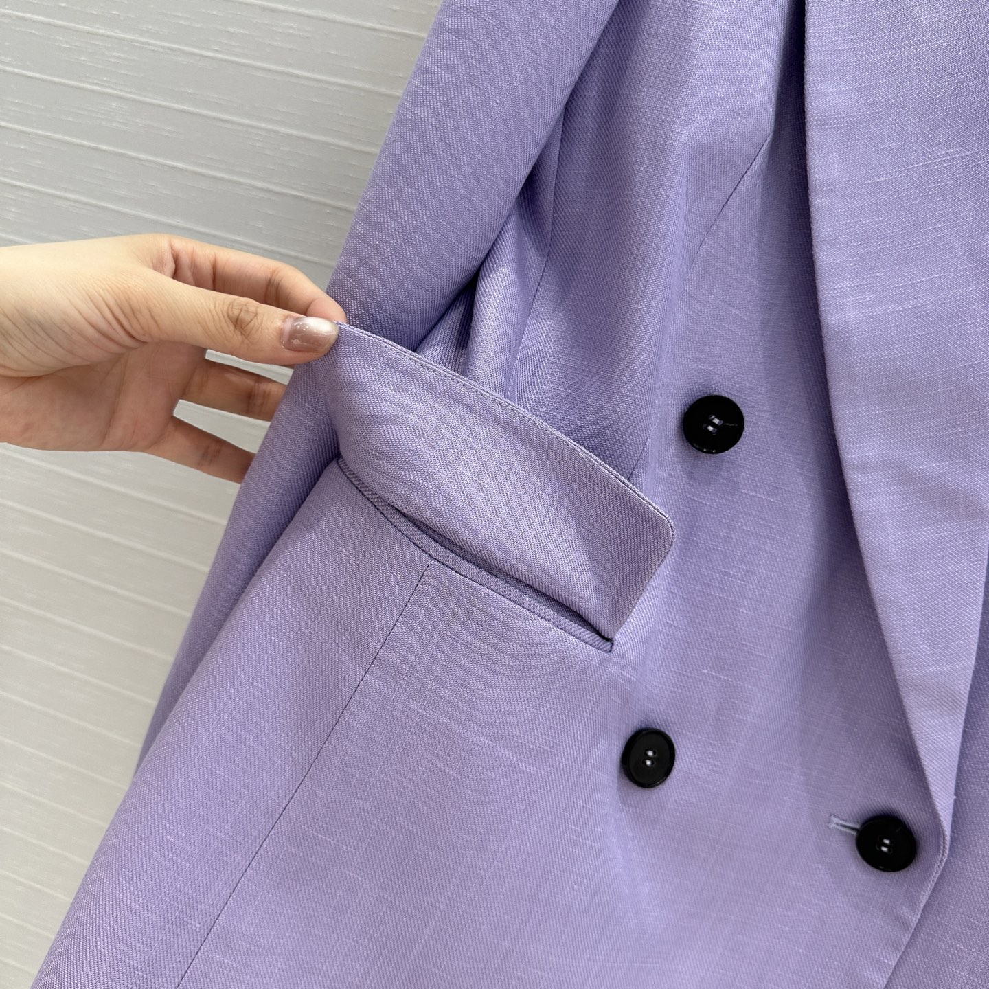 独家首发，原单品质❤️BC高智感穿搭！浪漫的莫奈紫西装外套！独家定染亚麻面料质感挺阔舒适，经典双排扣设计