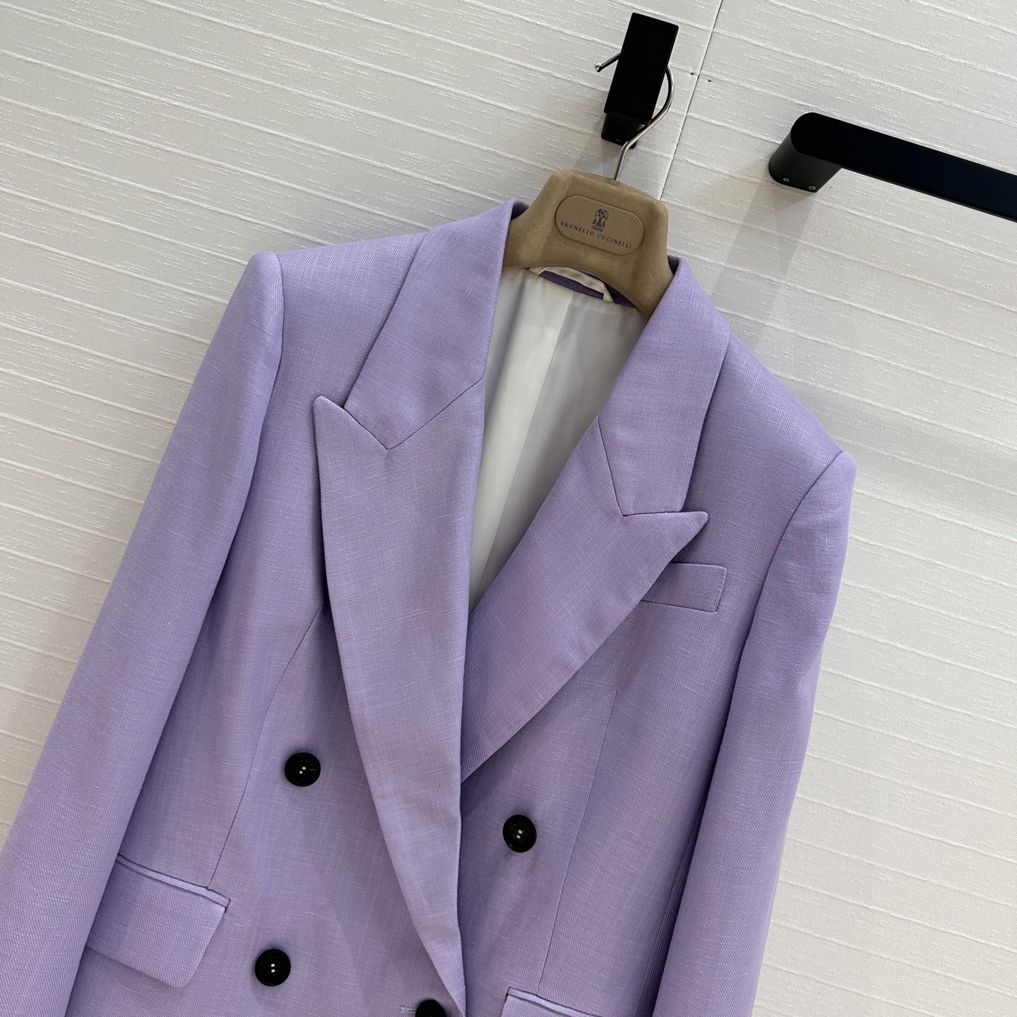 独家首发，原单品质❤️BC高智感穿搭！浪漫的莫奈紫西装外套！独家定染亚麻面料质感挺阔舒适，经典双排扣设计