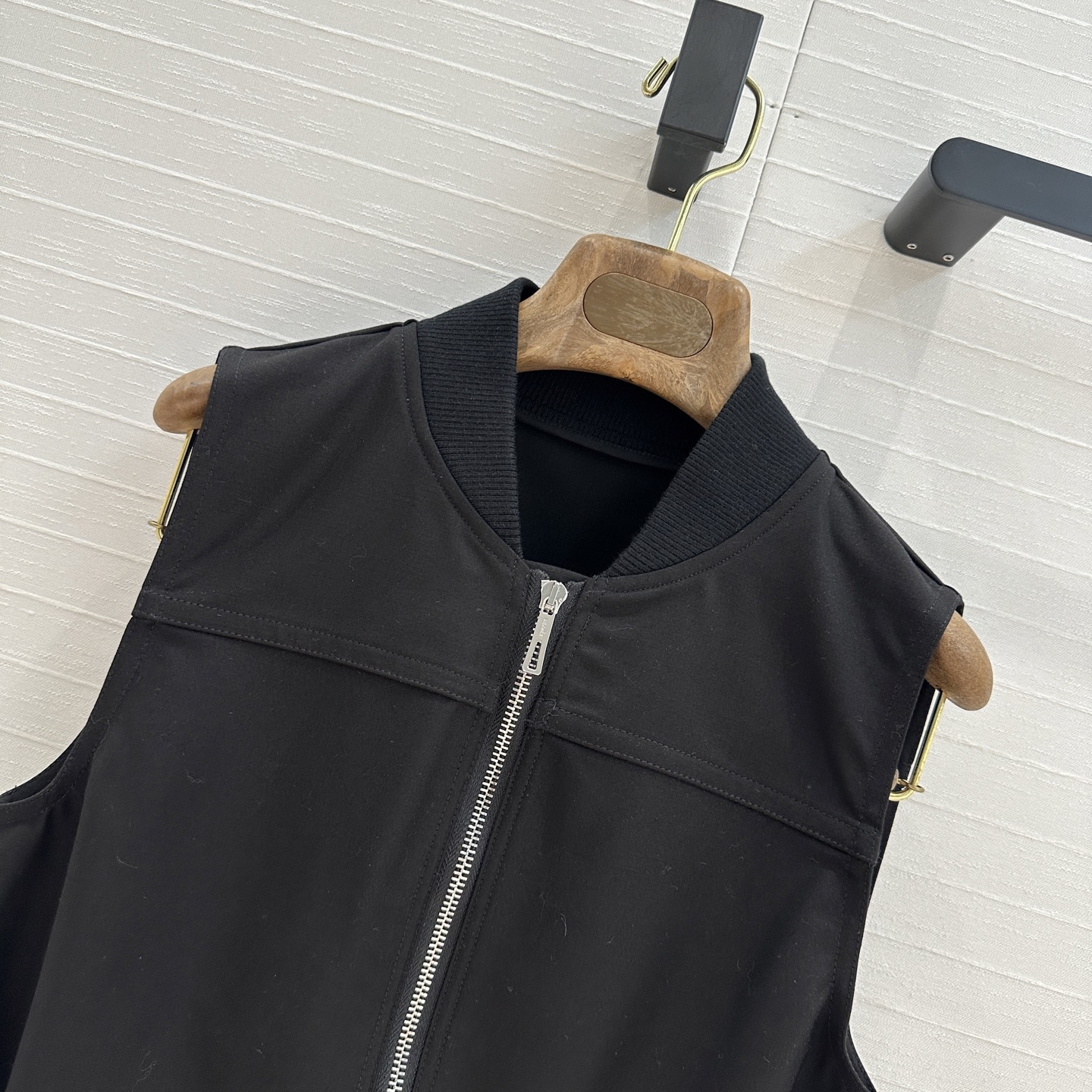 独家首发！H马家新品拉链无袖连衣裙！针织衣领，系结腰带H直筒收腰版型不挑人，菱格纹绗缝翻扣大口袋，让人眼