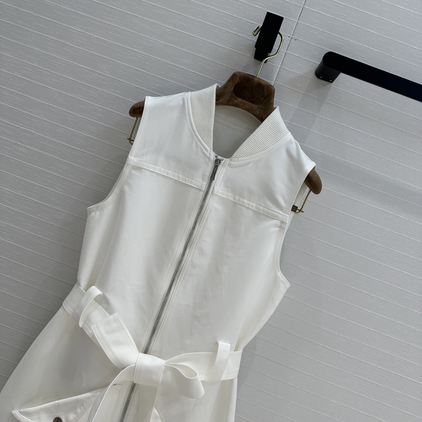 独家首发！H马家新品拉链无袖连衣裙！针织衣领，系结腰带H直筒收腰版型不挑人，菱格纹绗缝翻扣大口袋，让人眼