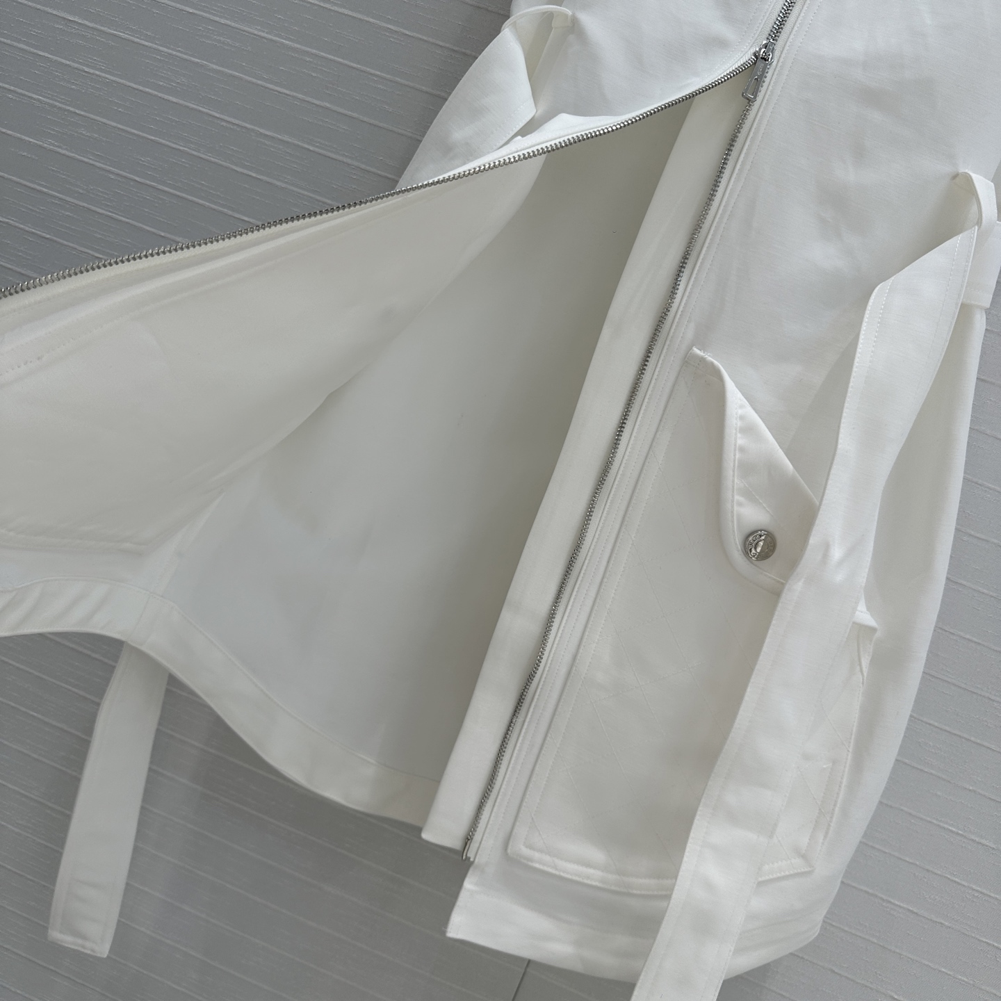 独家首发！H马家新品拉链无袖连衣裙！针织衣领，系结腰带H直筒收腰版型不挑人，菱格纹绗缝翻扣大口袋，让人眼