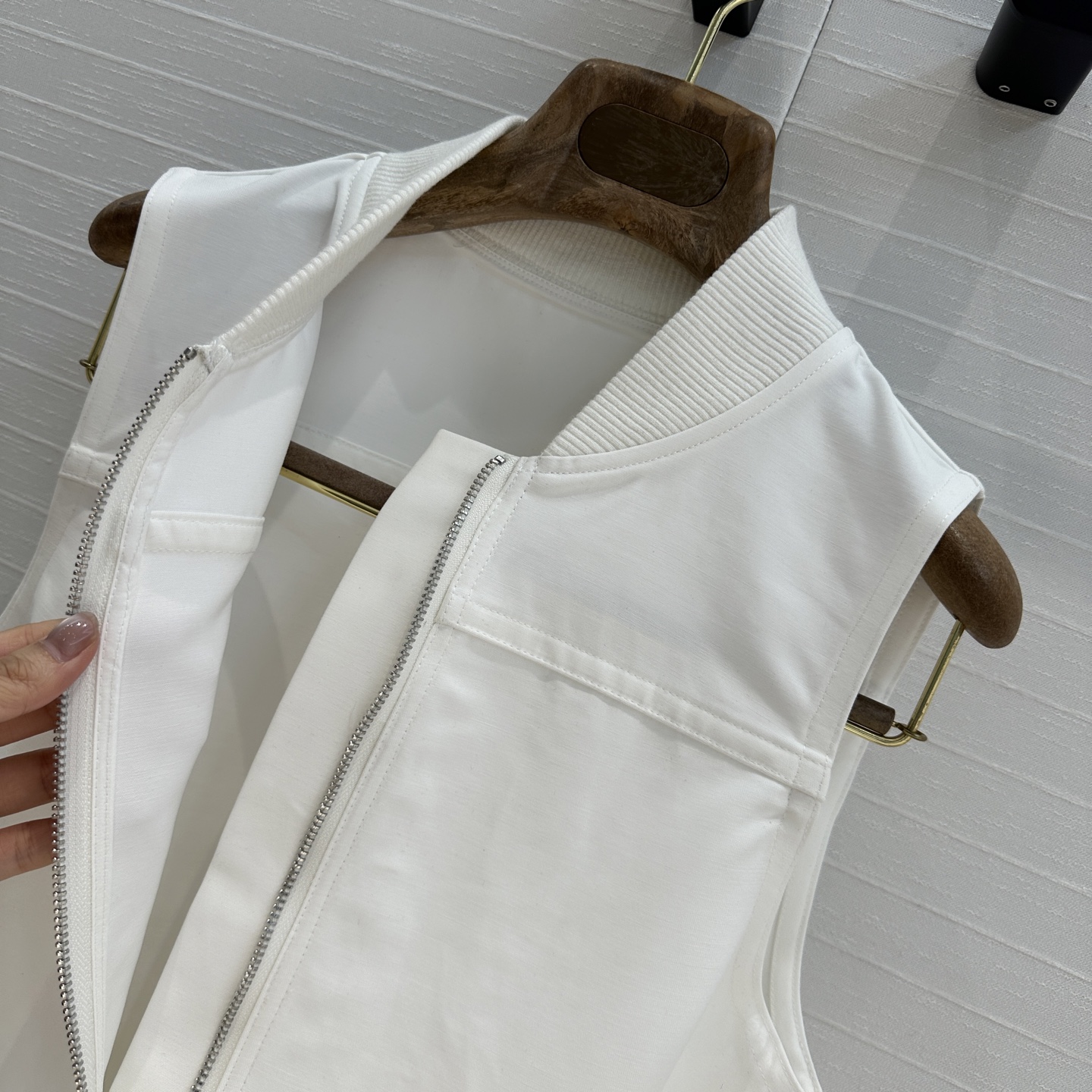 独家首发！H马家新品拉链无袖连衣裙！针织衣领，系结腰带H直筒收腰版型不挑人，菱格纹绗缝翻扣大口袋，让人眼