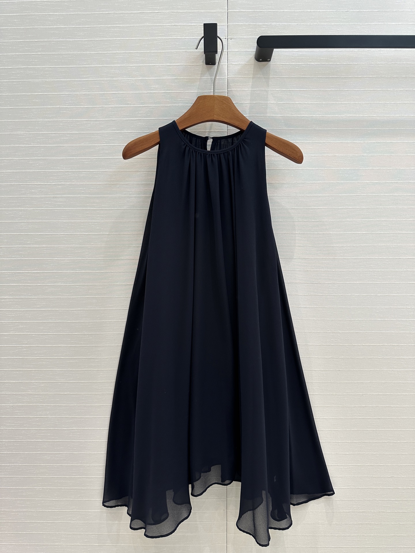 “Chlo*25 Early Spring Female Suit: One-Size-Fits-All with Quality Details” - 图片 3