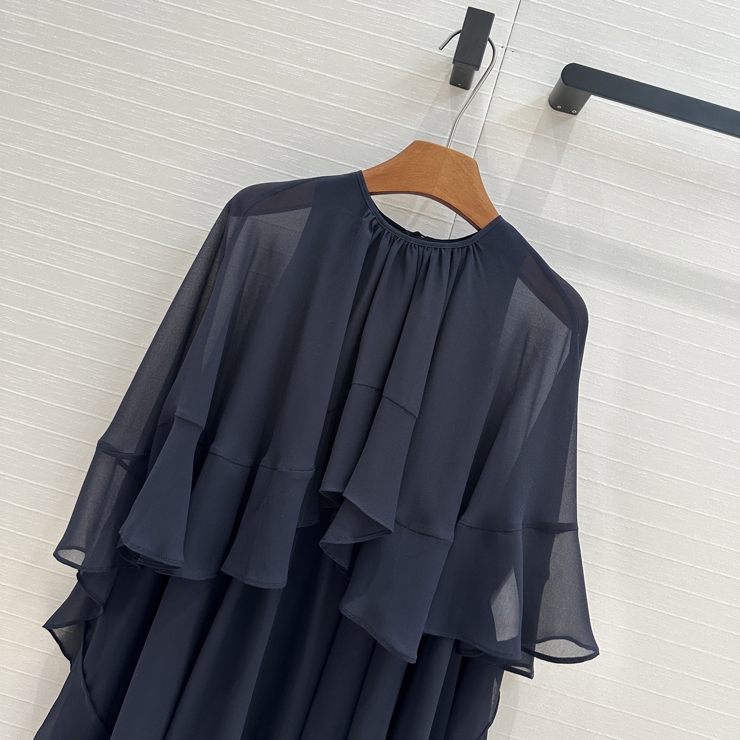 “Chlo*25 Early Spring Female Suit: One-Size-Fits-All with Quality Details” - 图片 5