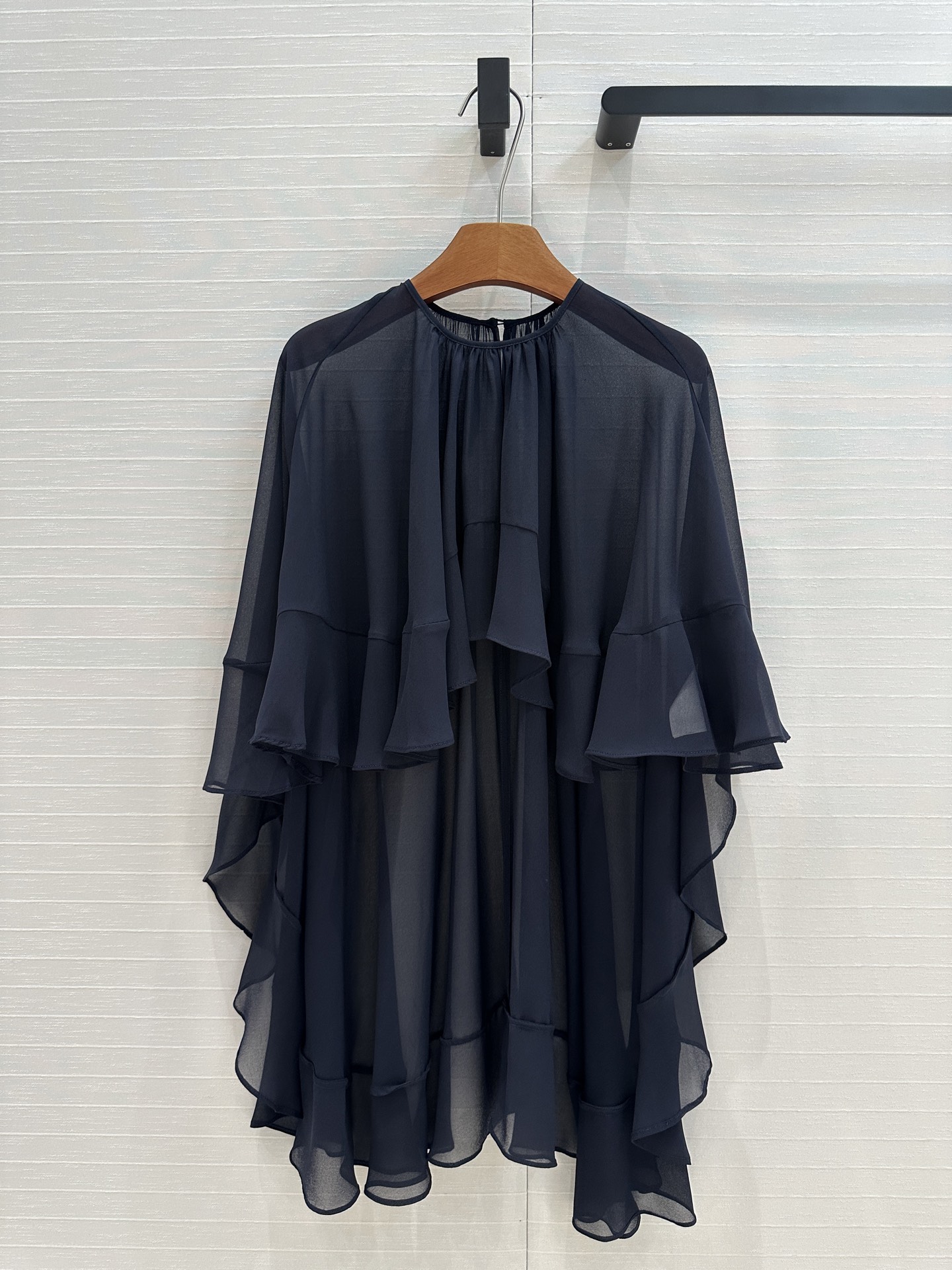 “Chlo*25 Early Spring Female Suit: One-Size-Fits-All with Quality Details” - 图片 2