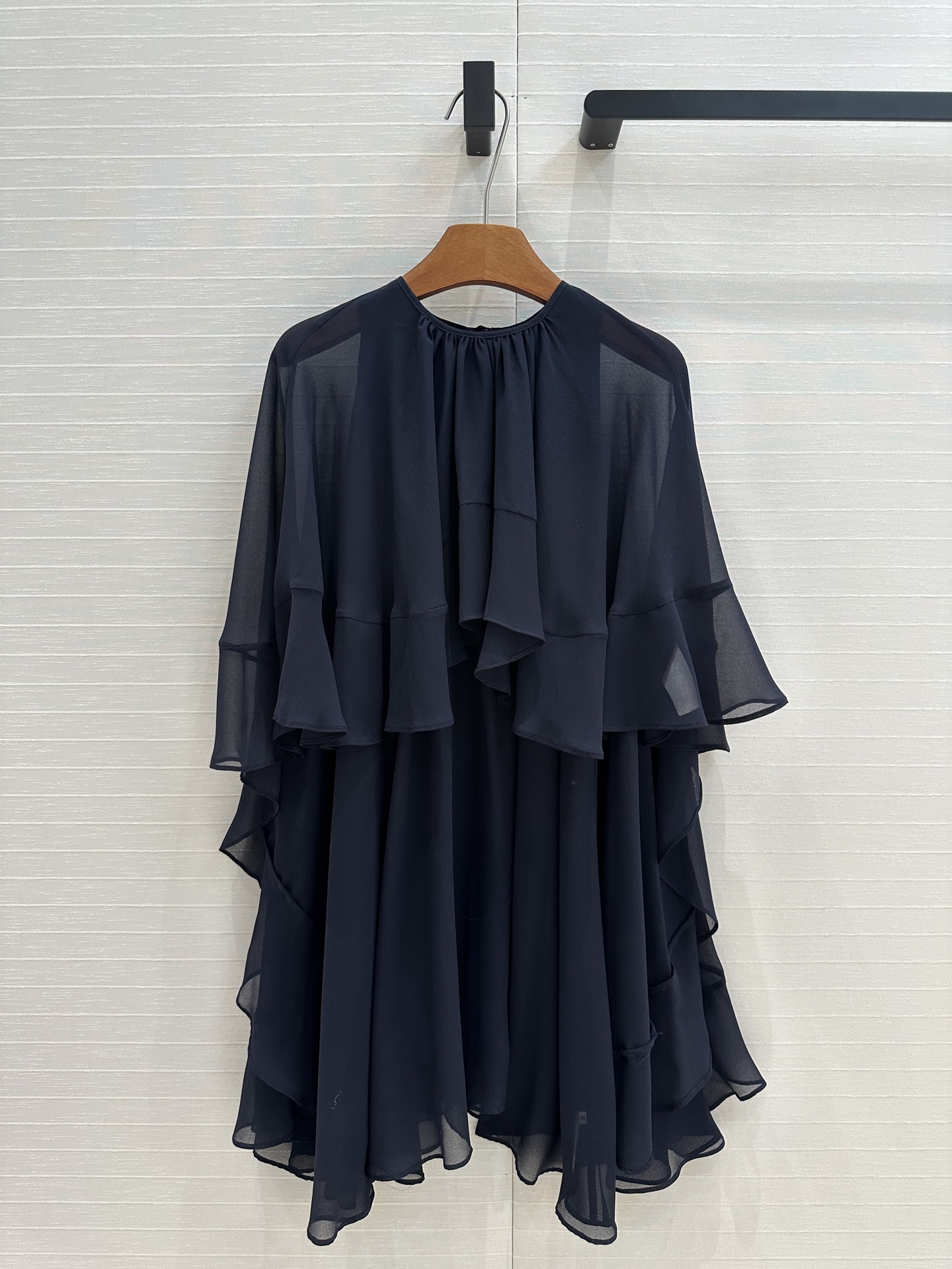 “Chlo*25 Early Spring Female Suit: One-Size-Fits-All with Quality Details” - 图片 4