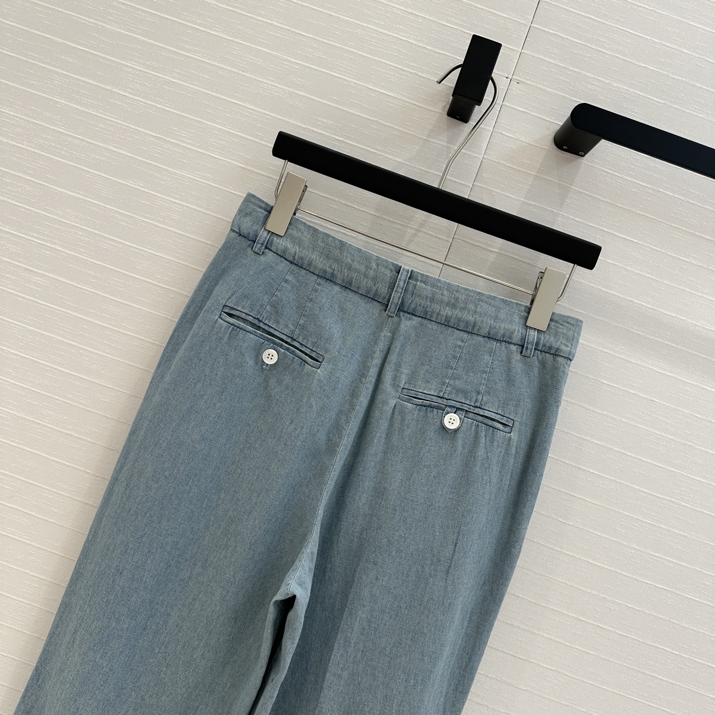 Quality Women’s Jeans: P690 Original Scavenging Design with Custom Blue-Washing Process - 图片 9