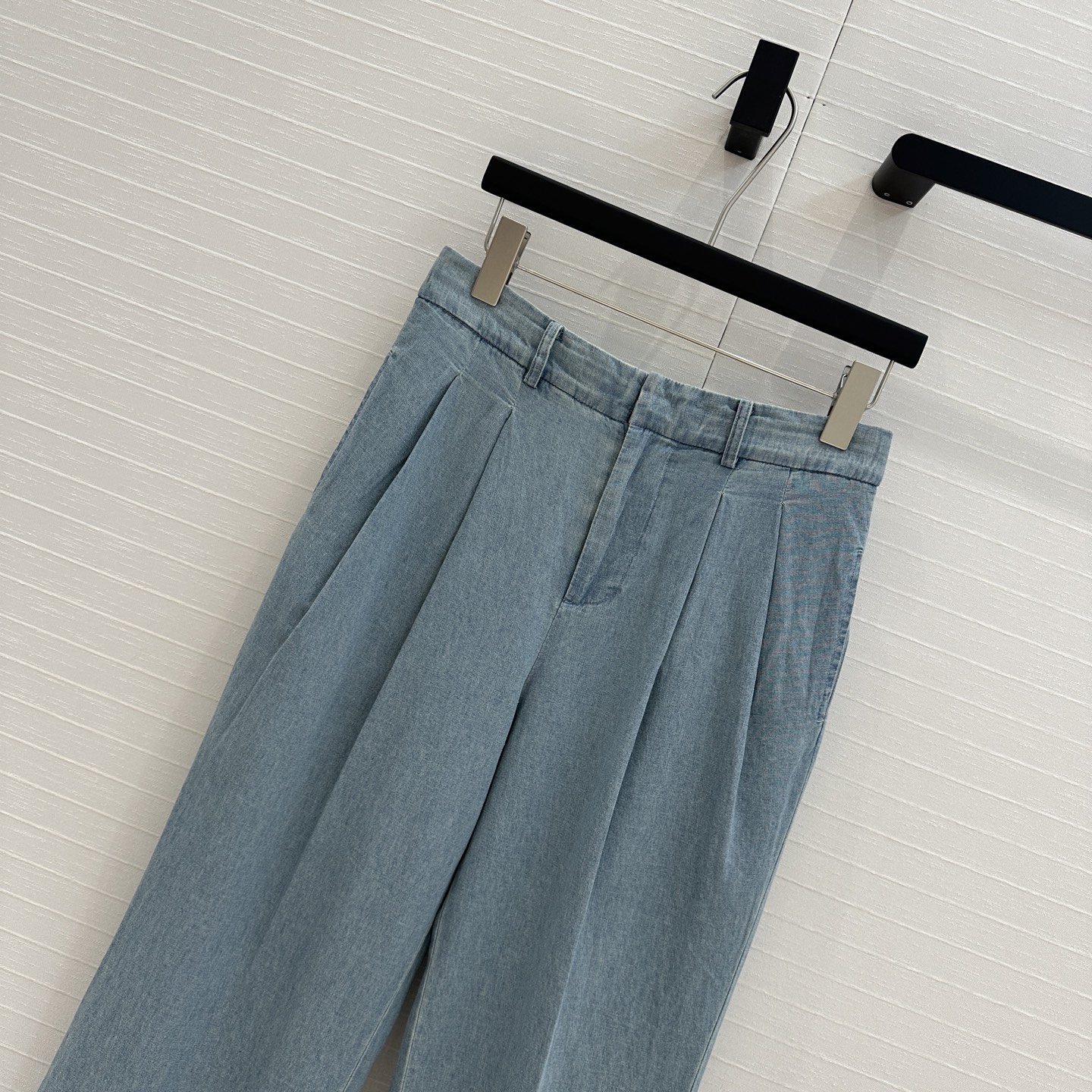Quality Women’s Jeans: P690 Original Scavenging Design with Custom Blue-Washing Process - 图片 2
