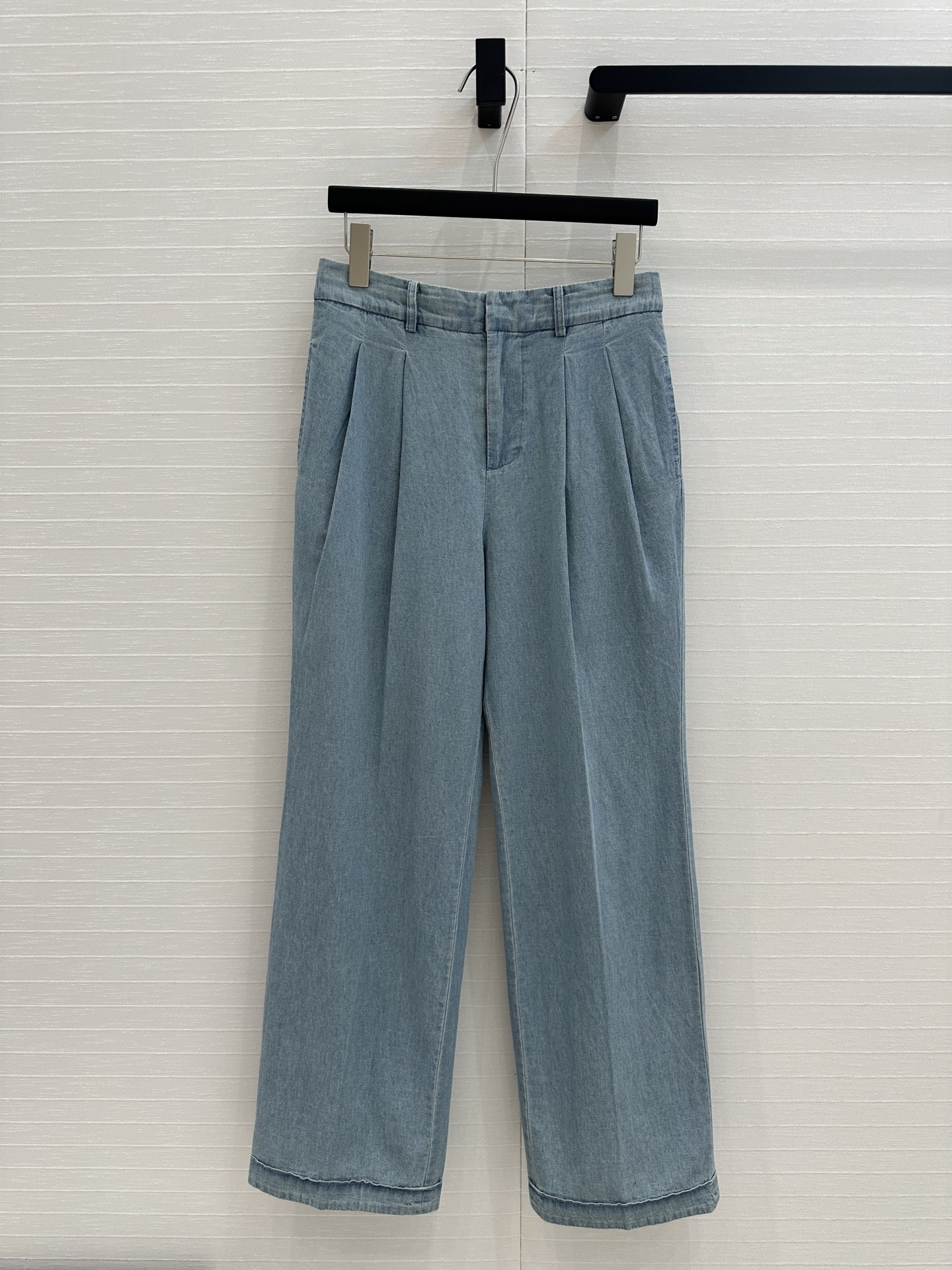Quality Women’s Jeans: P690 Original Scavenging Design with Custom Blue-Washing Process - 图片 1