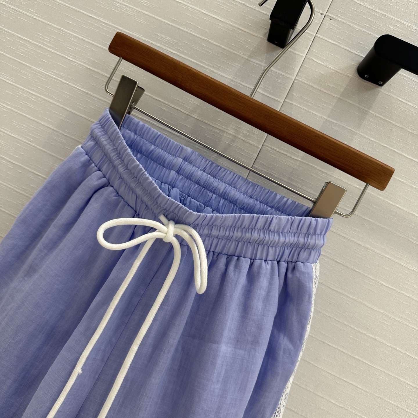 独家首发💋高端品质，zi*m25新品度假风蕾丝亚麻休闲长裤！定制镂空水溶花拼接侧面质感细腻飘逸阔腿走路带