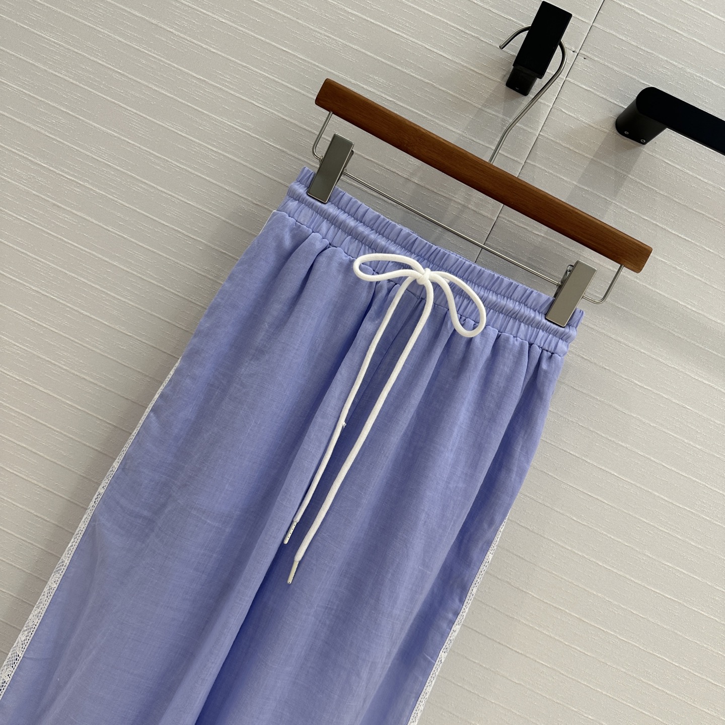 独家首发💋高端品质，zi*m25新品度假风蕾丝亚麻休闲长裤！定制镂空水溶花拼接侧面质感细腻飘逸阔腿走路带