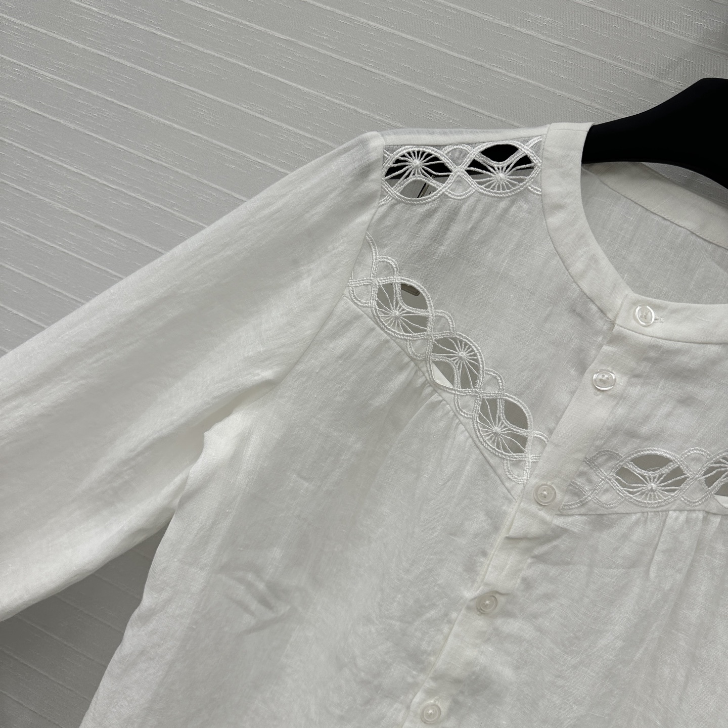 Luxury Female Suit P598 with Elegant Embroidery and Imported Linen for Holidays - 图片 2