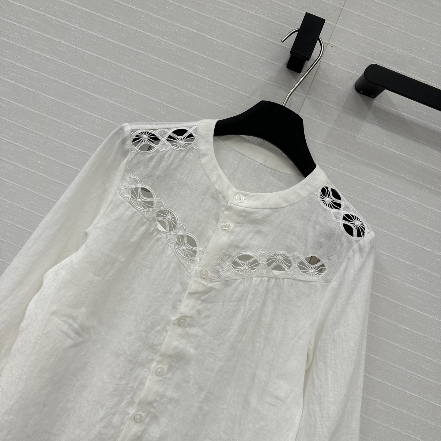 Luxury Female Suit P598 with Elegant Embroidery and Imported Linen for Holidays - 图片 3