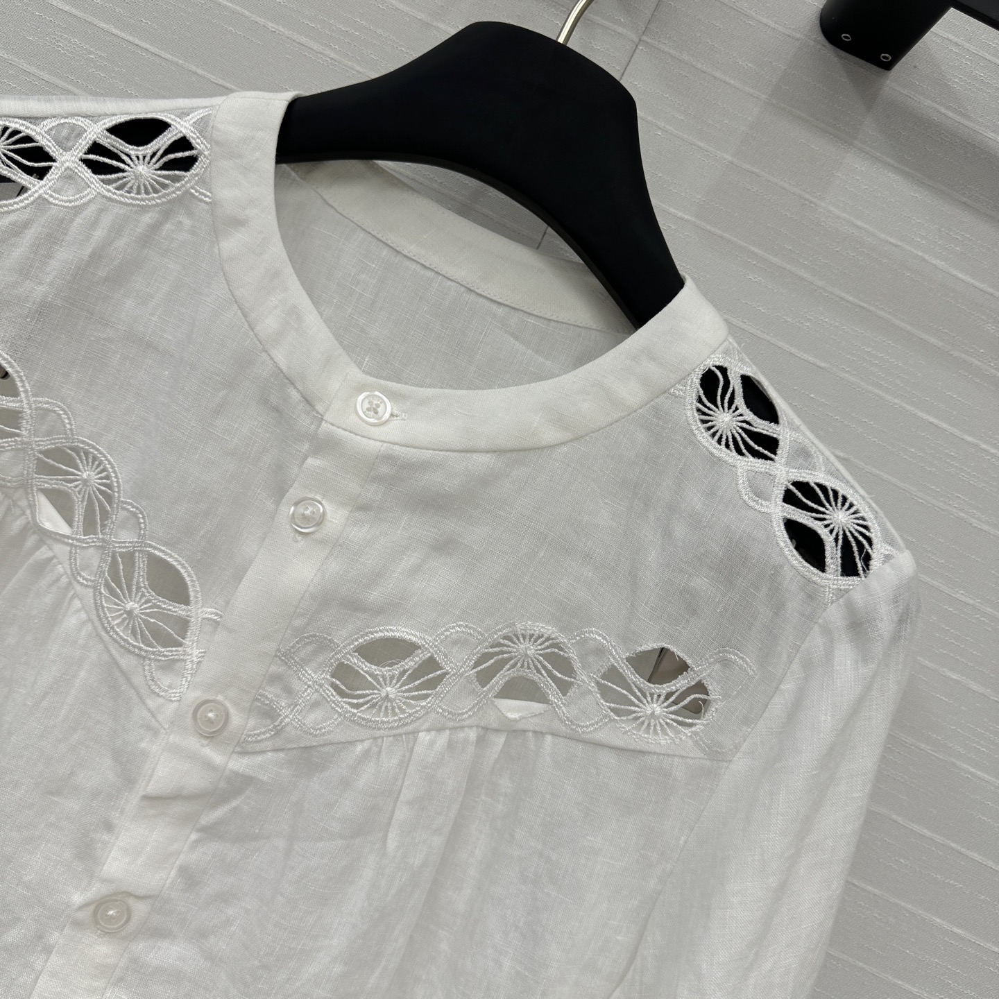 Luxury Female Suit P598 with Elegant Embroidery and Imported Linen for Holidays - 图片 4