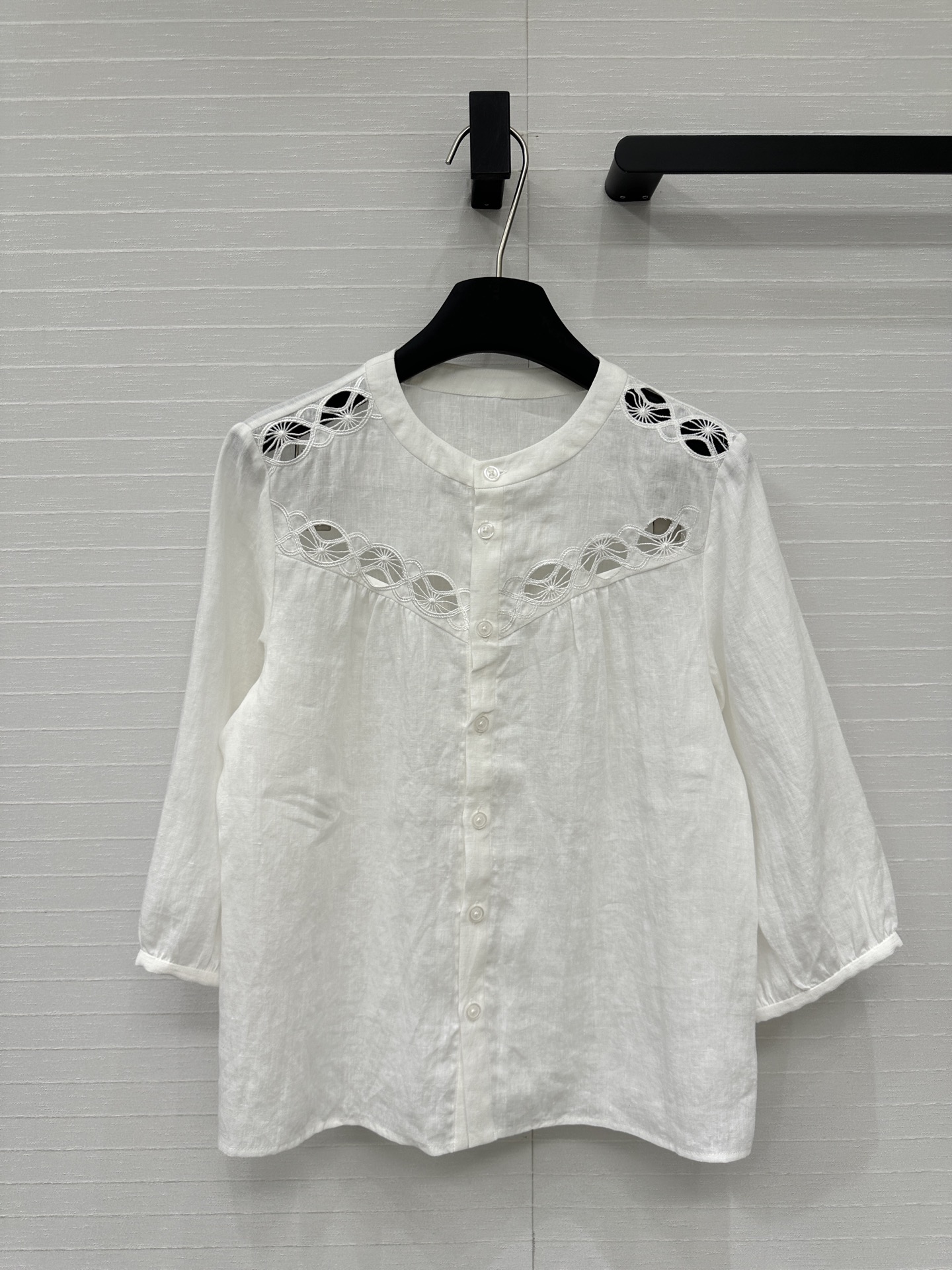 Luxury Female Suit P598 with Elegant Embroidery and Imported Linen for Holidays - 图片 1