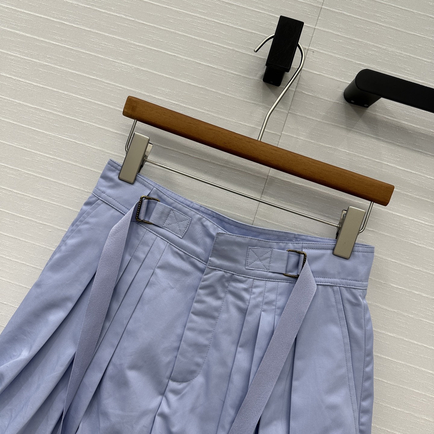 “Chlo*25 New Knitted Lantern Shorts: Glamorous Design for All Sizes” - 图片 2