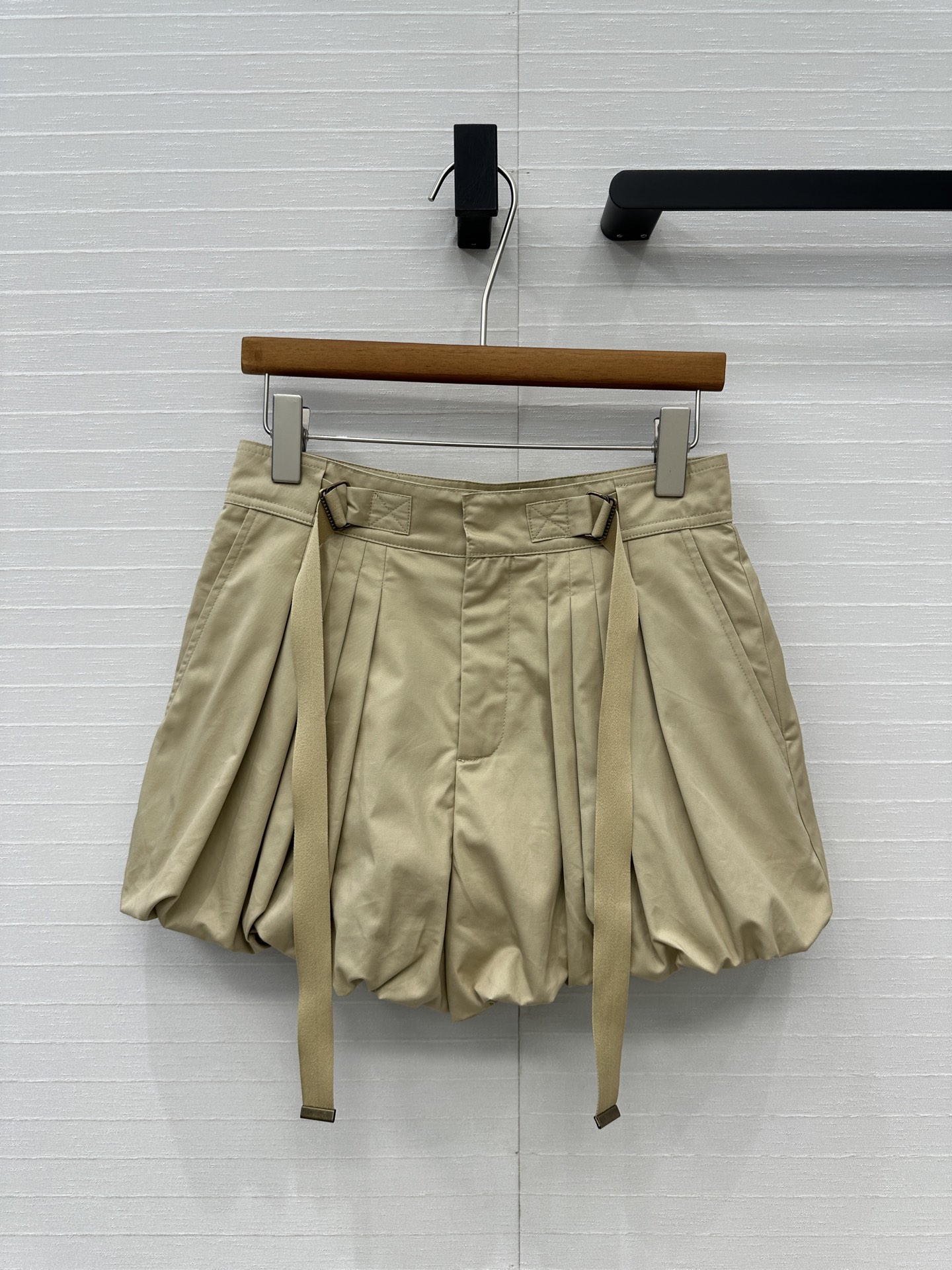 Chlo*25 New Knitted Lantern Shorts: High-Quality Glamorous Design for Women - 图片 1