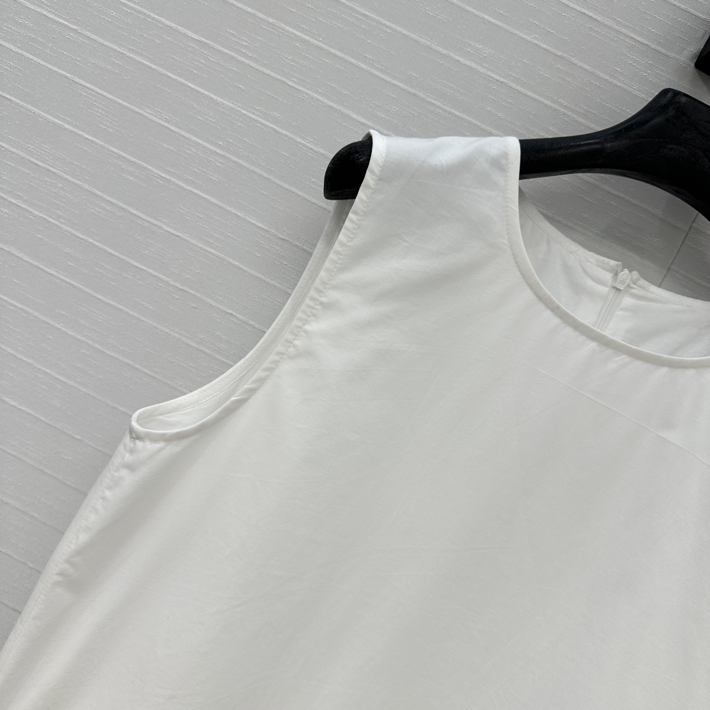 独家首发！高端品质，Vale*系度假风无袖小白裙，徳国机重工定位缕空刺绣法式花㚏，进口丝绵面料拼接亲肤舒